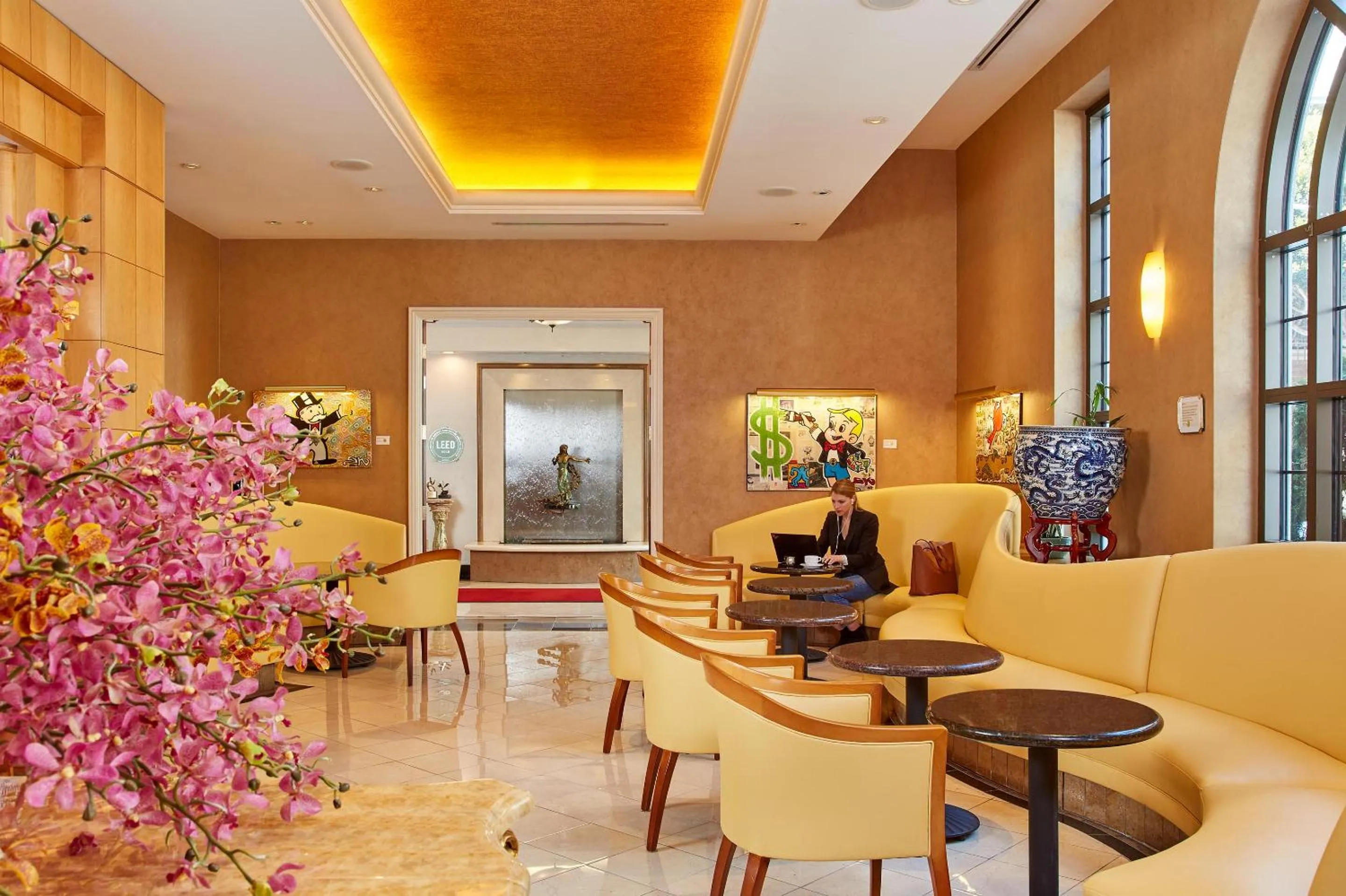 Lounge or bar in Orchard Hotel