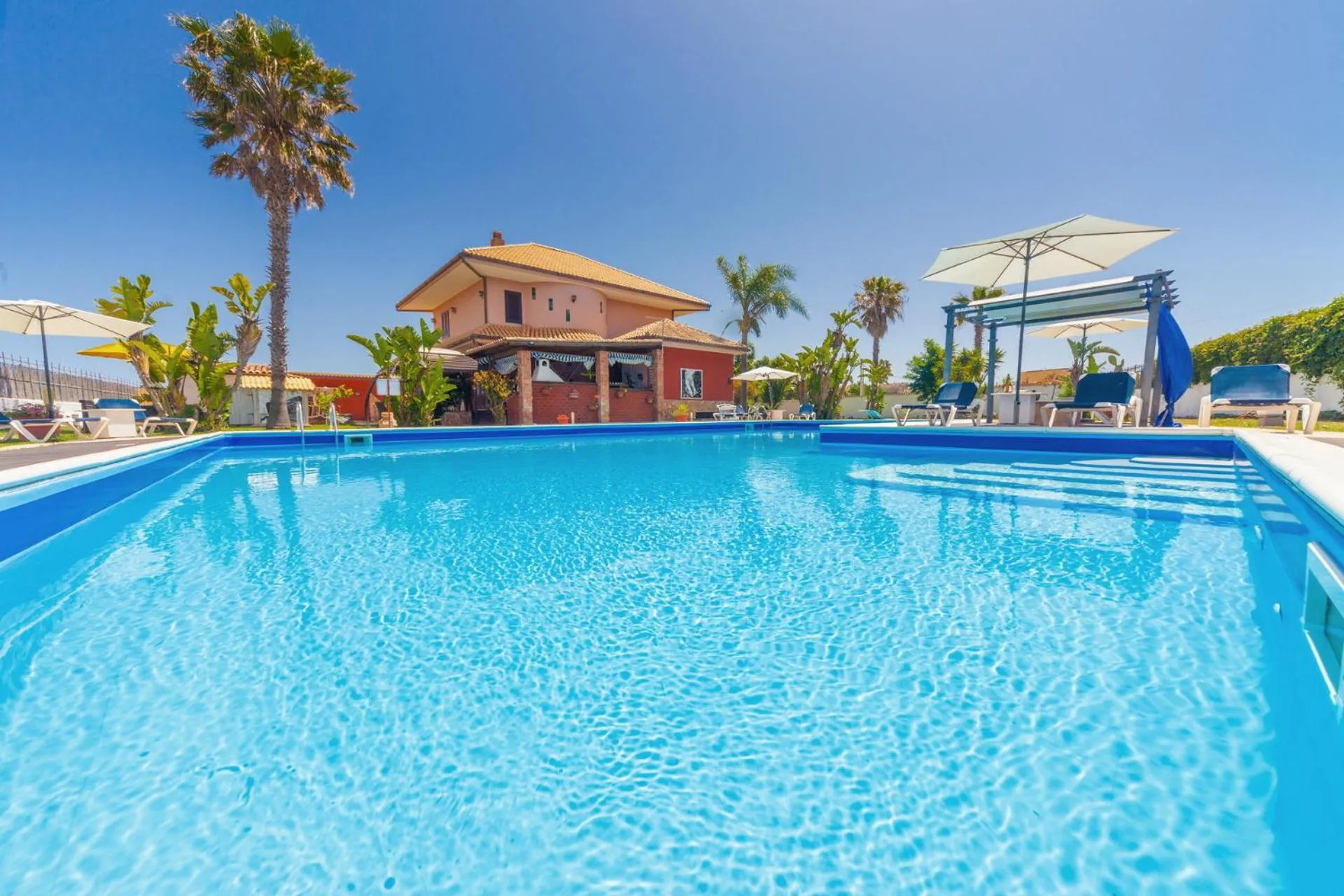 Swimming pool in B&B Sicilia Bella