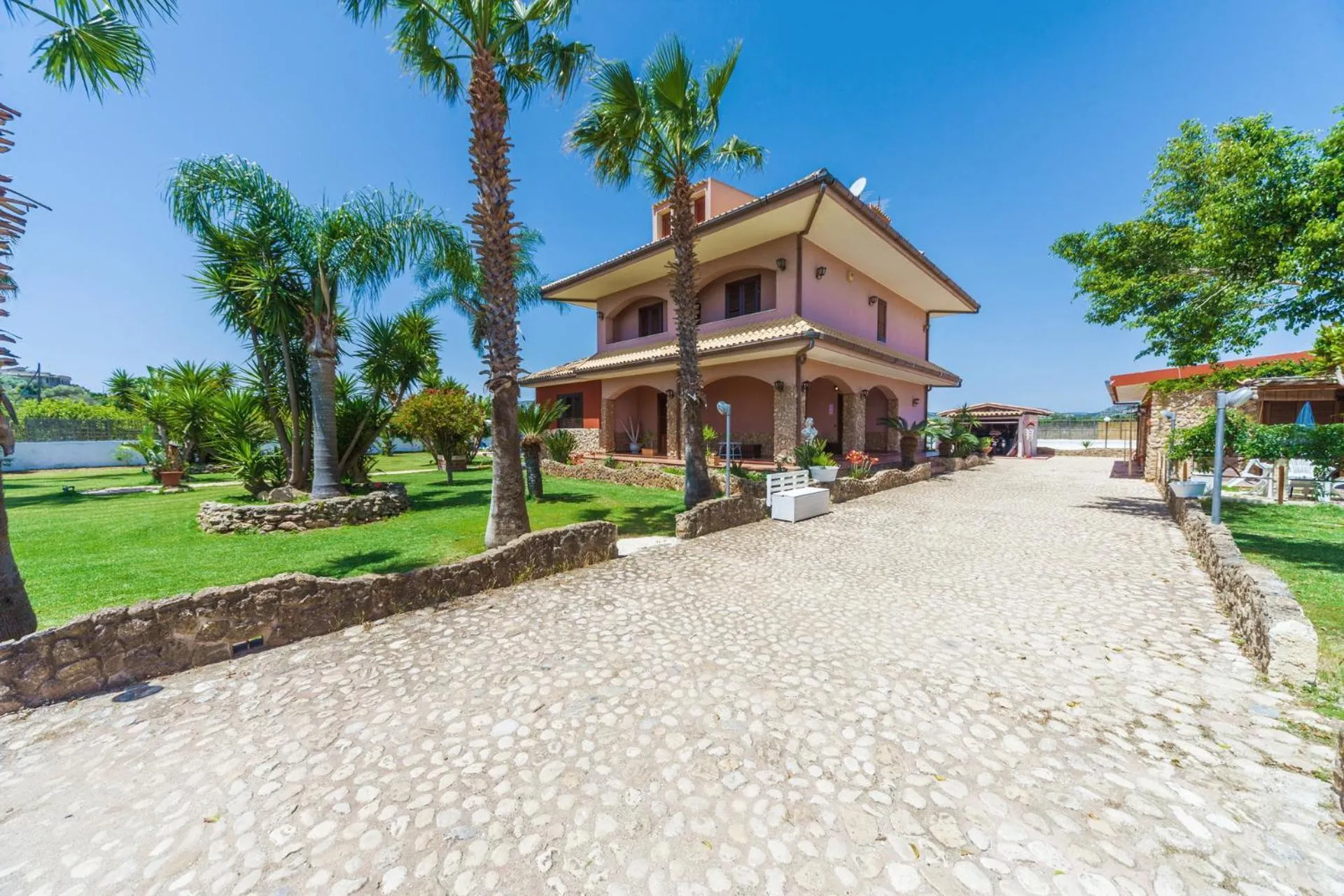 Facade/entrance in B&B Sicilia Bella