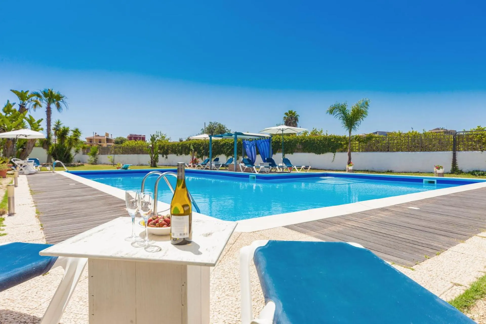 Swimming pool in B&B Sicilia Bella