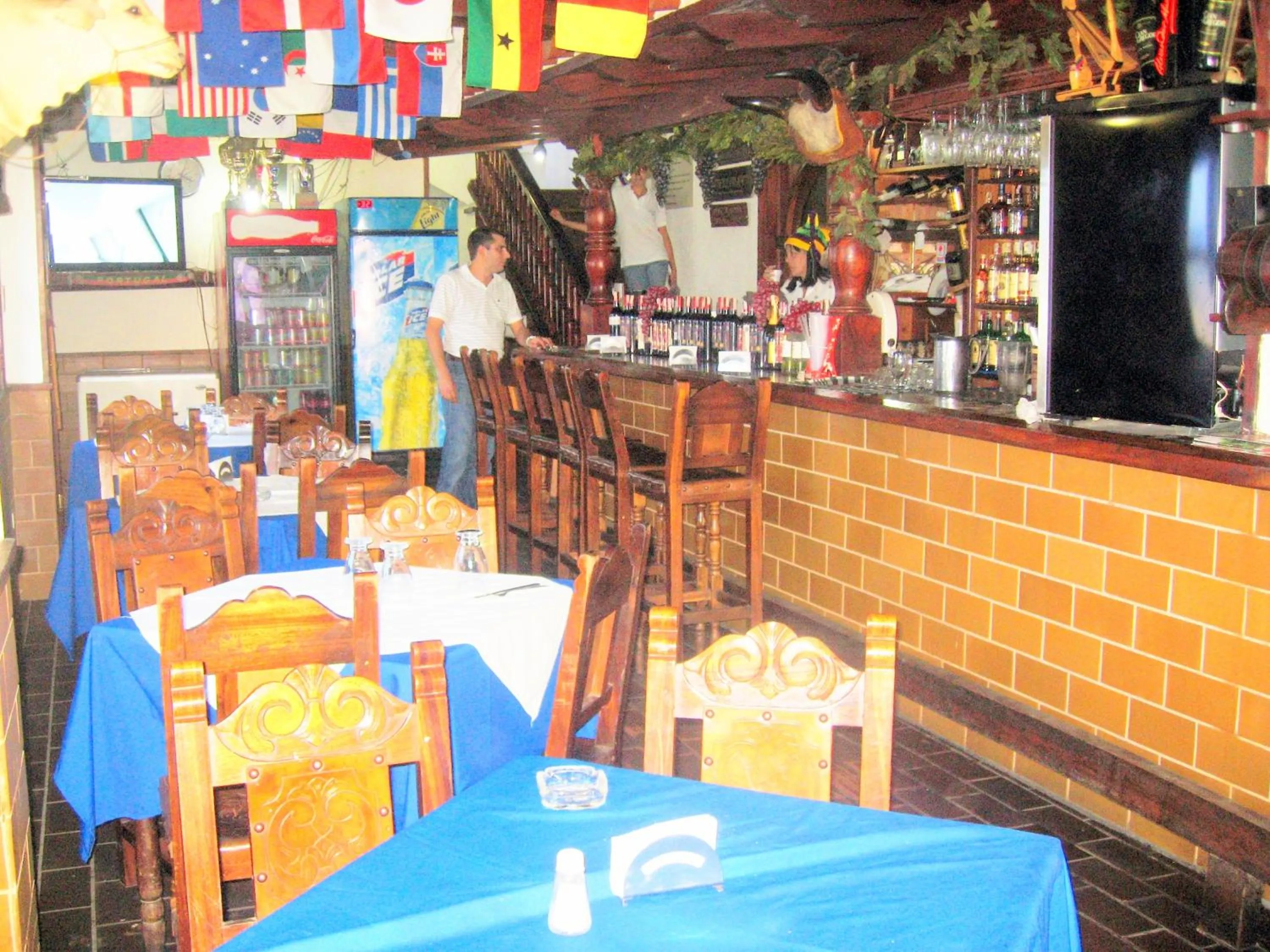 Restaurant/places to eat in Hotel Catimar