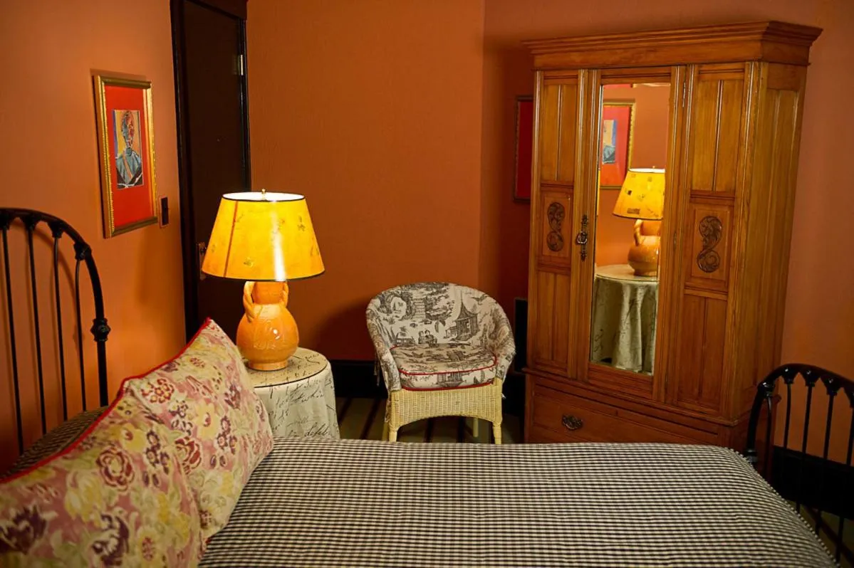 Photo of the whole room, Bed in Hotel Boheme