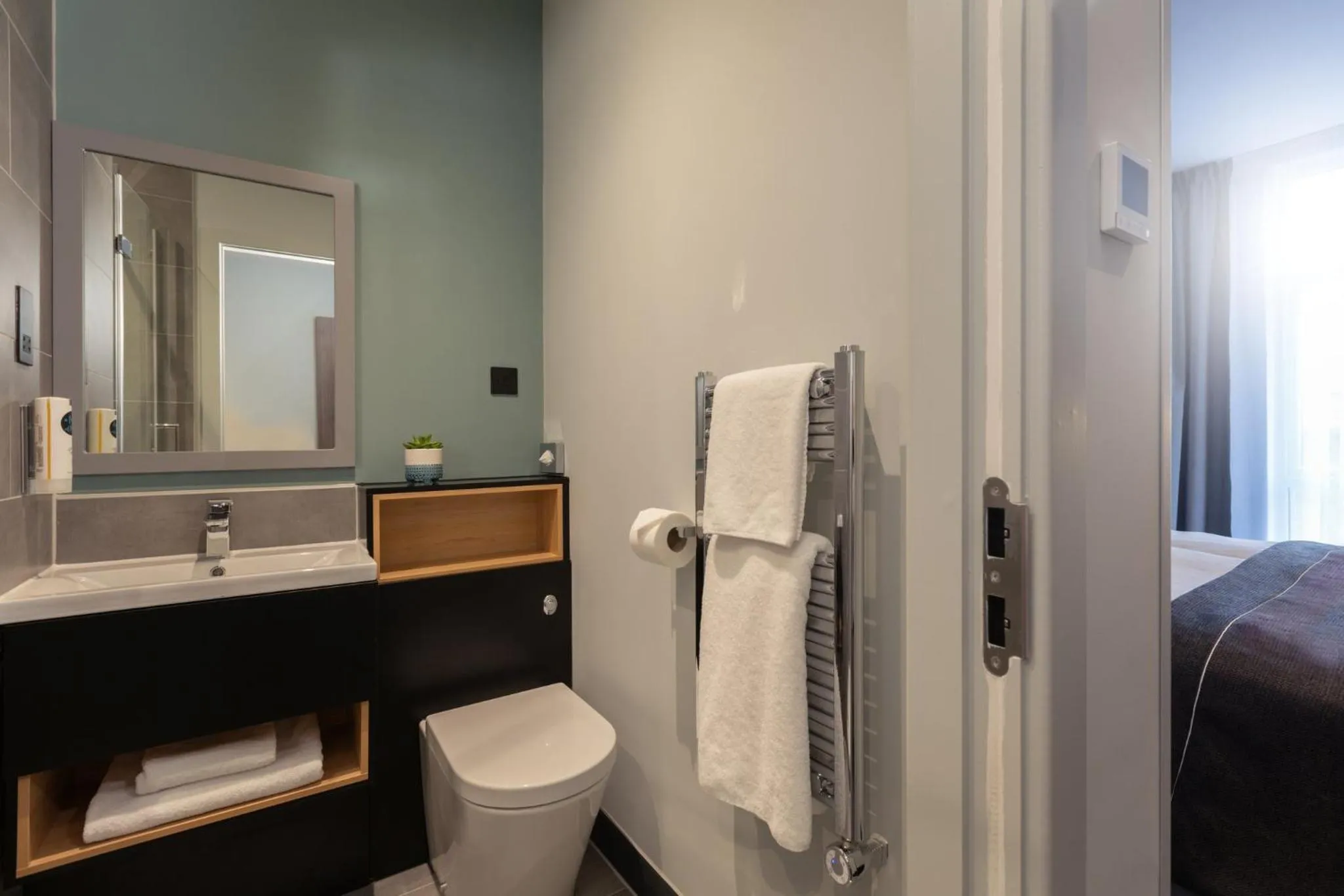 Photo of the whole room, Bed in Holiday Inn - the niu, Loom Manchester North by IHG