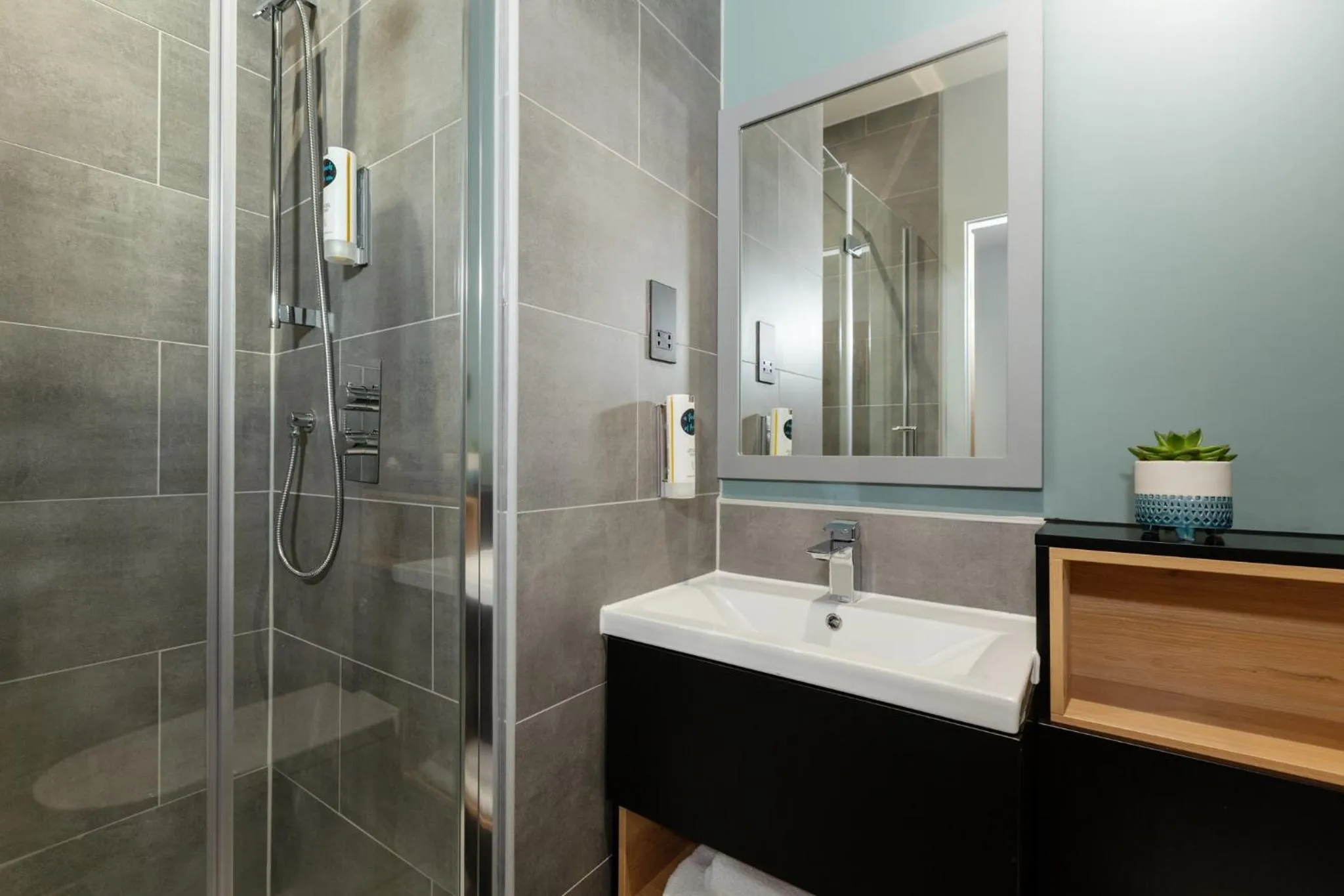 Photo of the whole room in Holiday Inn - the niu, Loom Manchester North by IHG