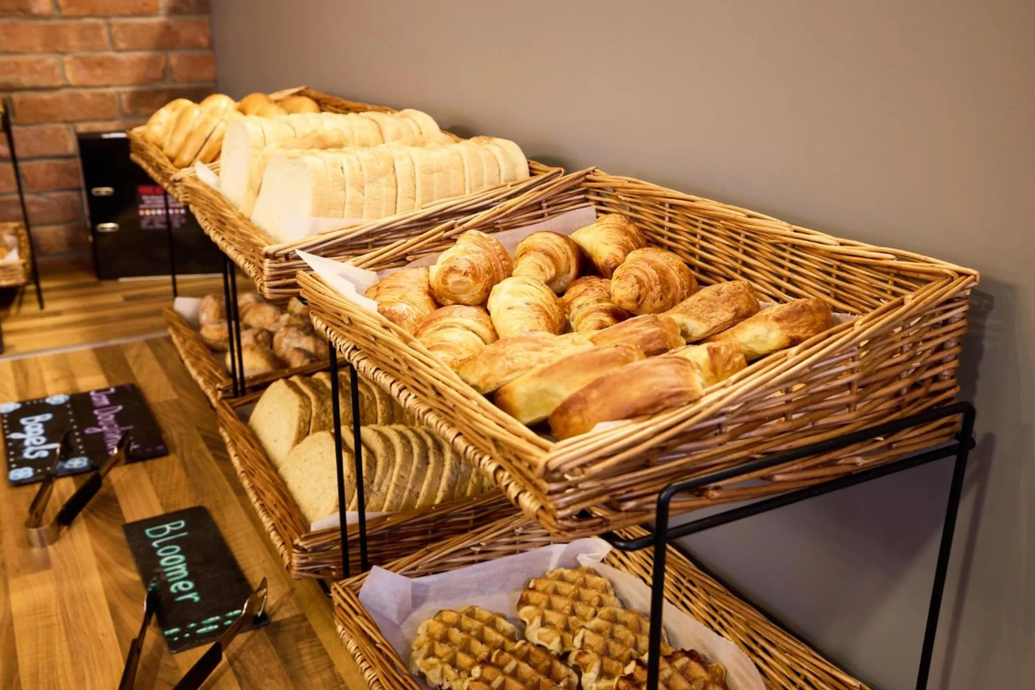 Restaurant/places to eat in Holiday Inn - the niu, Loom Manchester North by IHG