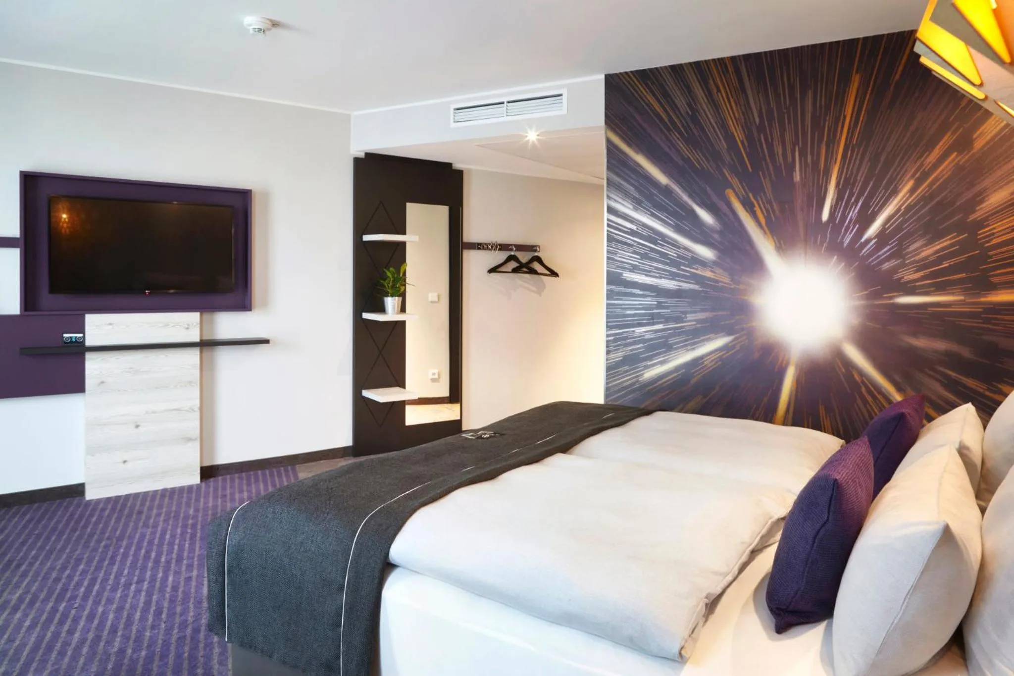 Photo of the whole room, Bed in Holiday Inn - the niu, Air Frankfurt Messe by IHG