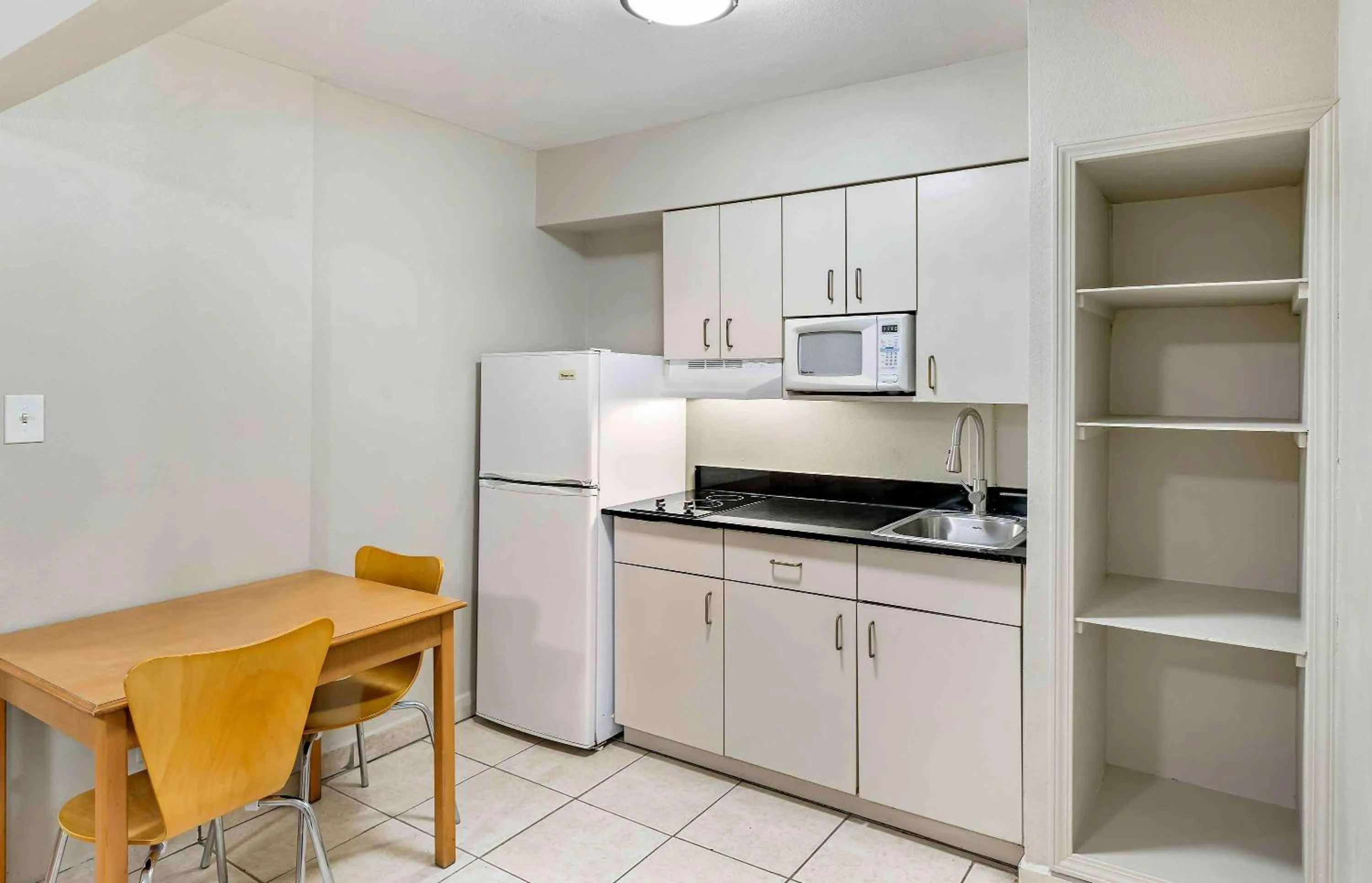 Kitchen or kitchenette in Extended Stay America Select Suites - Odessa
