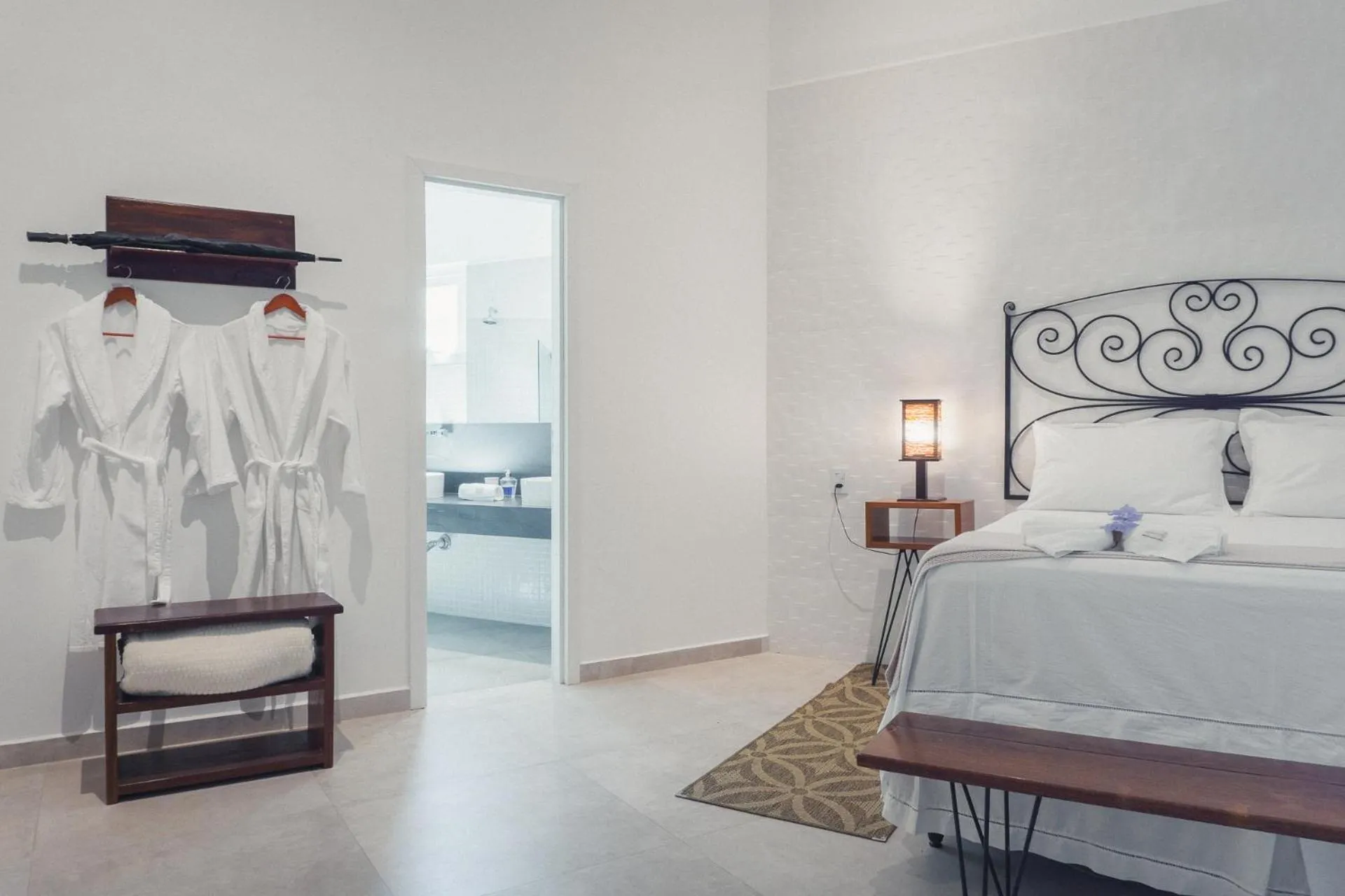 Bathroom, Bed in Pousada Amanhecer