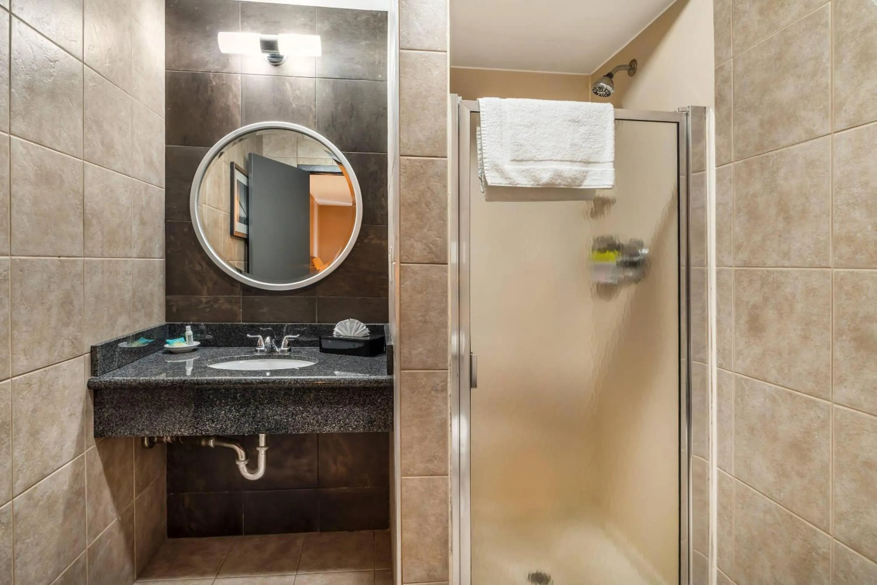 Bedroom in La Luna Inn, an Ascend Collection Hotel