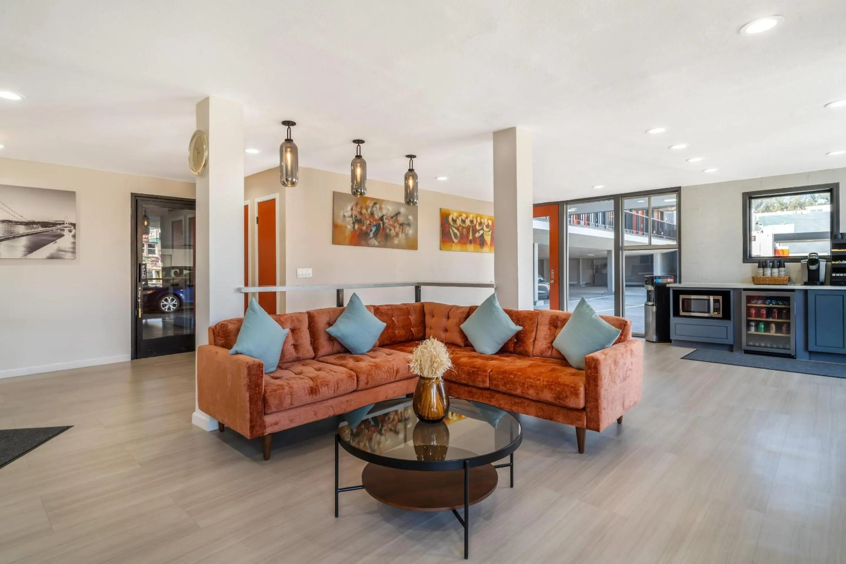 Lobby or reception in La Luna Inn, an Ascend Collection Hotel