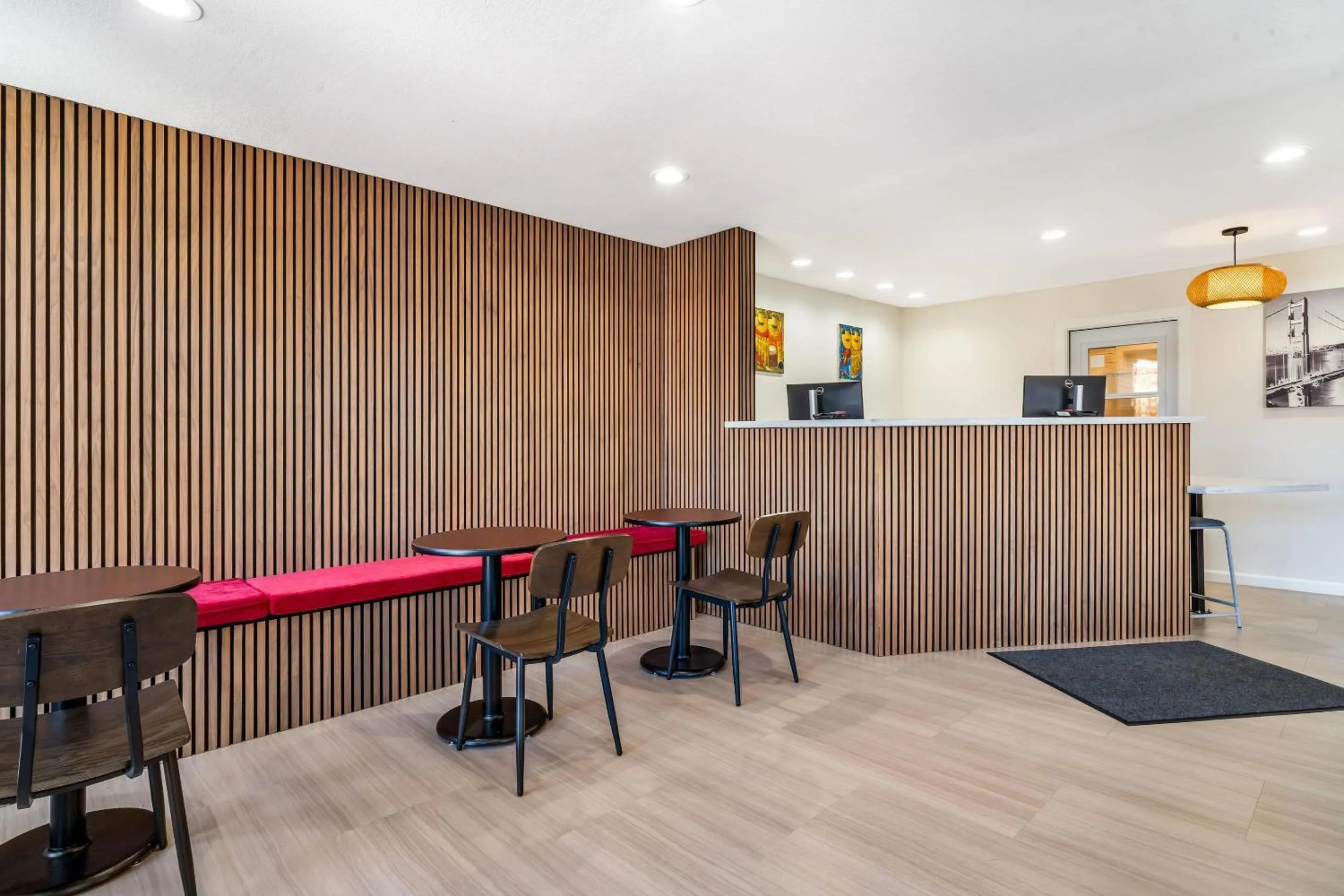 Lobby or reception in La Luna Inn, an Ascend Collection Hotel