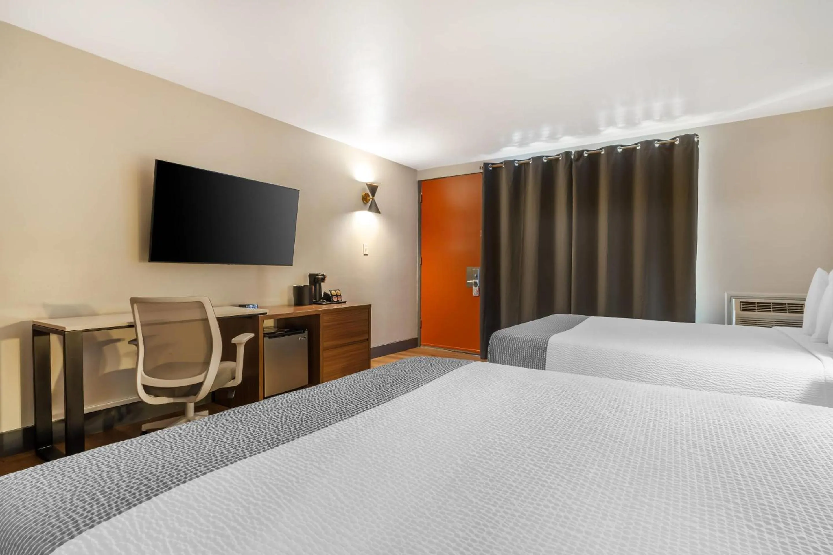 Bedroom, Bed in La Luna Inn, an Ascend Collection Hotel