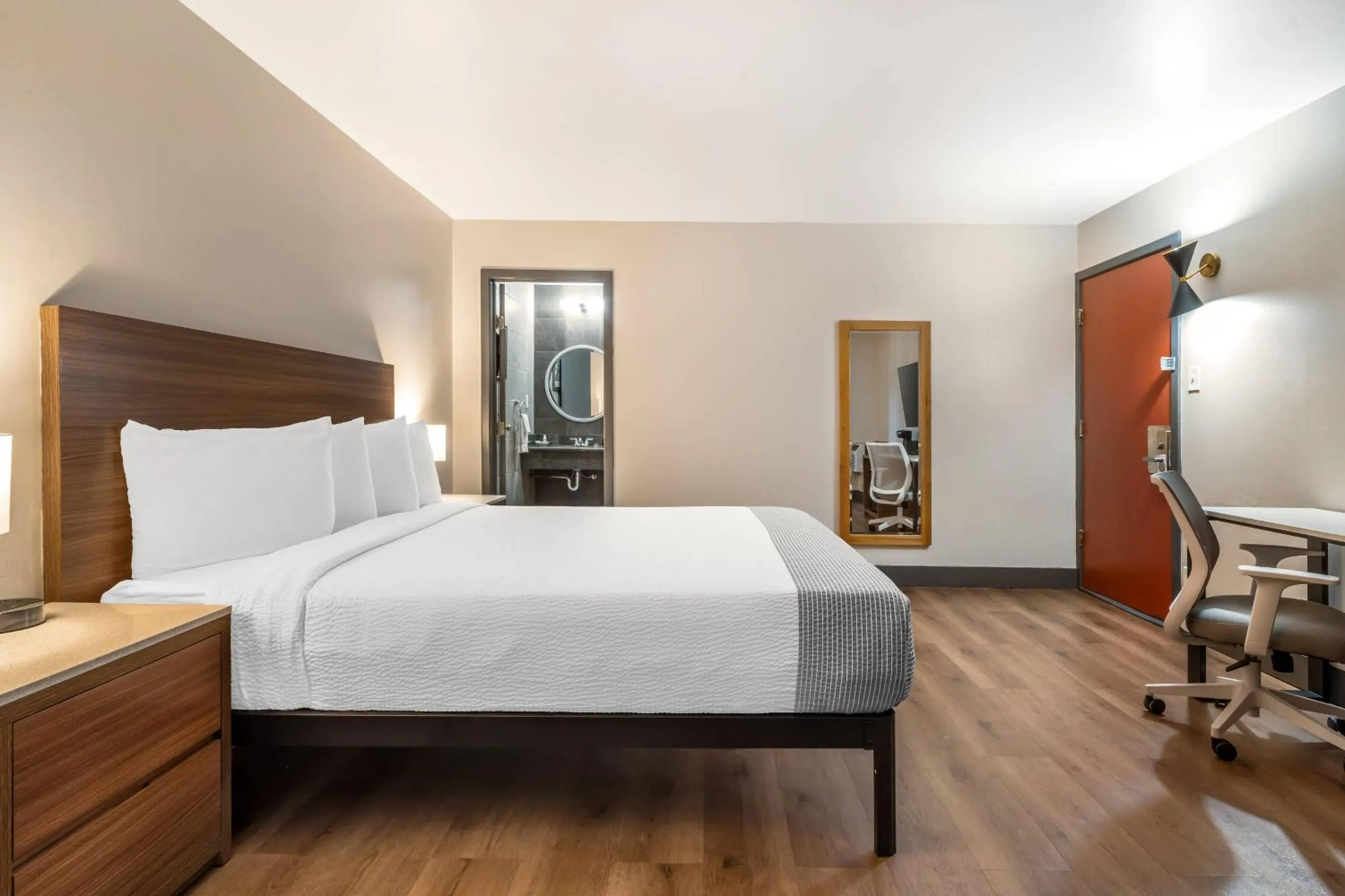 Bedroom, Bed in La Luna Inn, an Ascend Collection Hotel