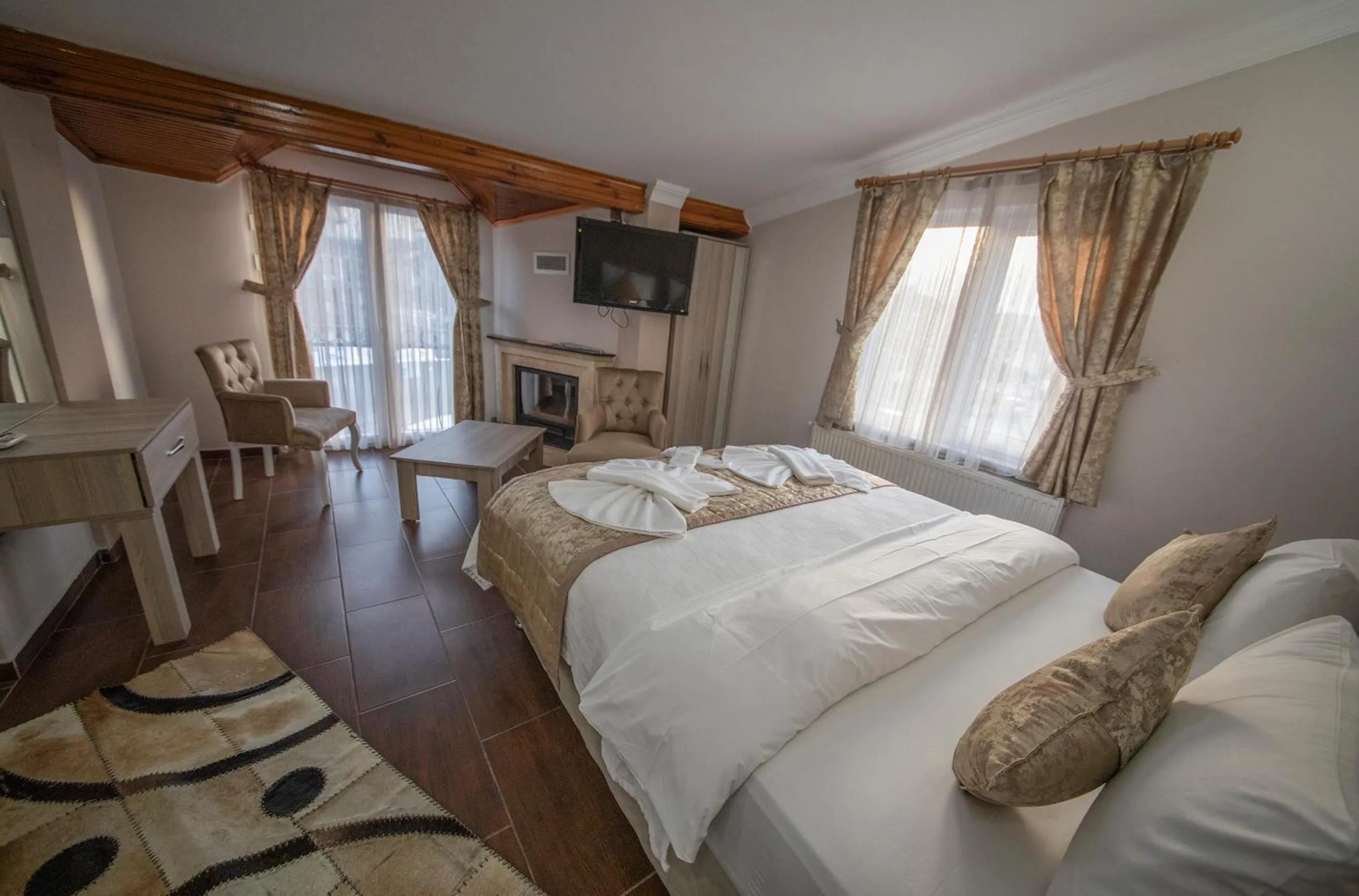 Communal lounge/ TV room, Bed in Ağva Carpediem Otel