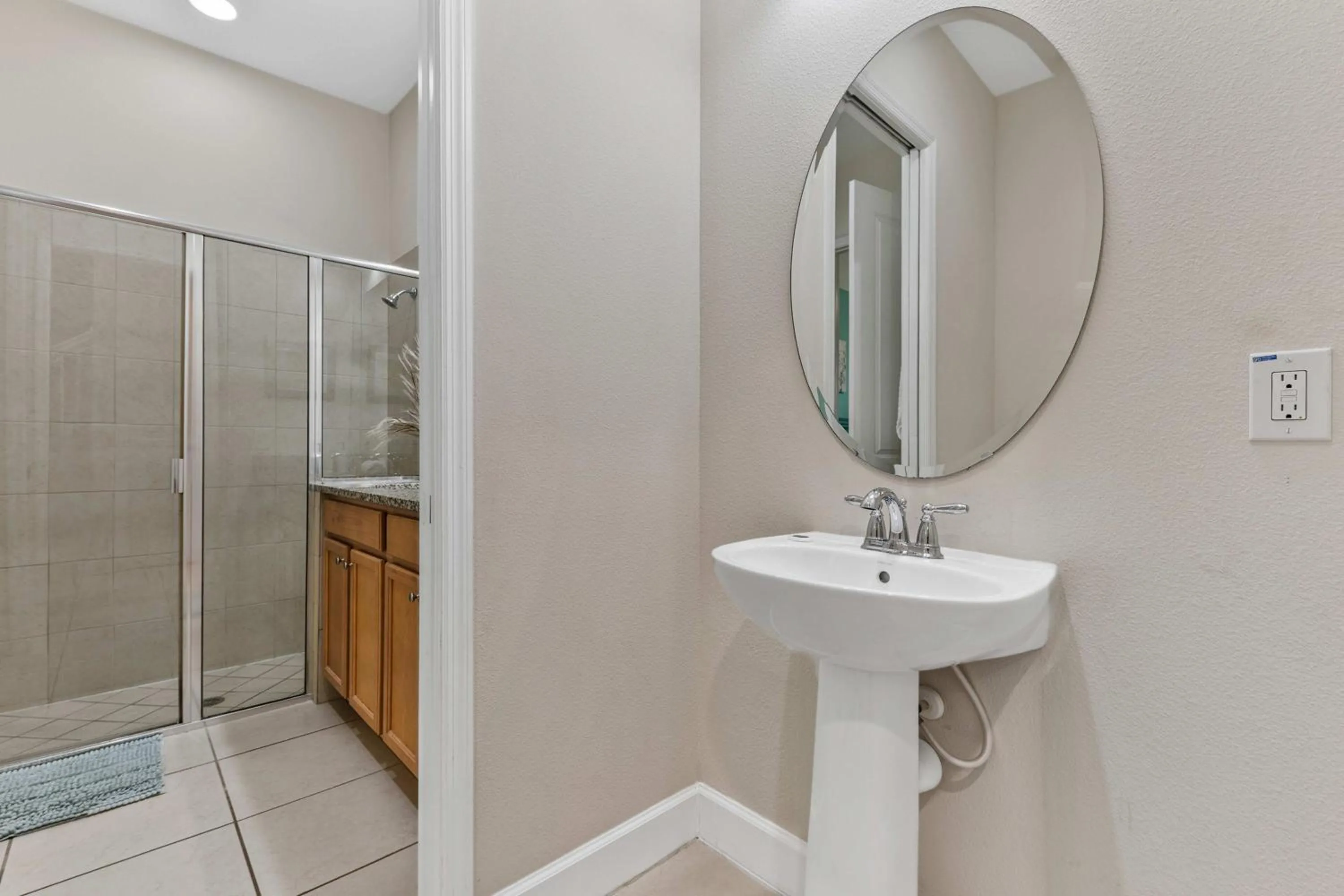 3b25b Townhouse 15 min from Disney Enclaves at Festival