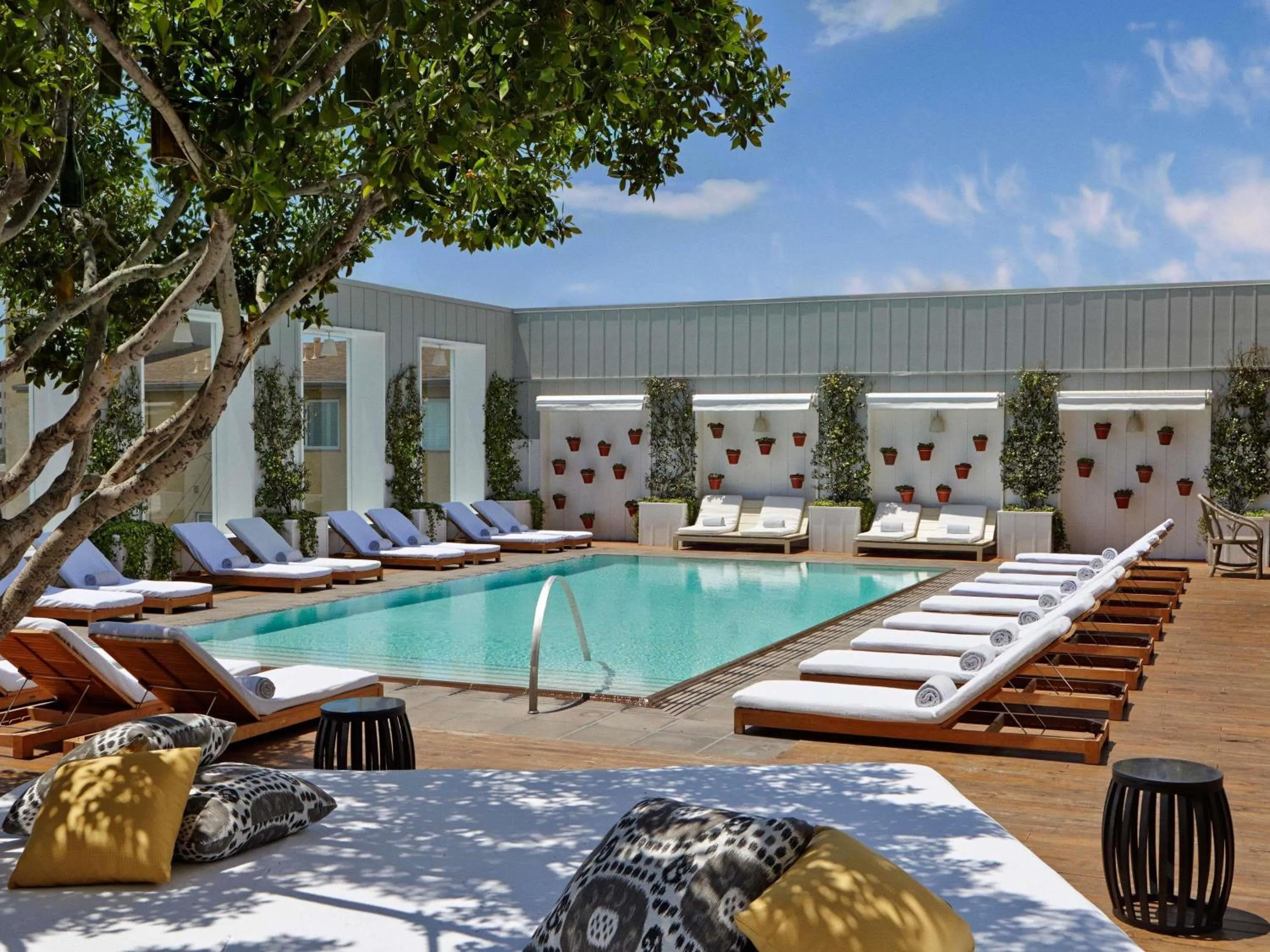 Property building in Mondrian Los Angeles