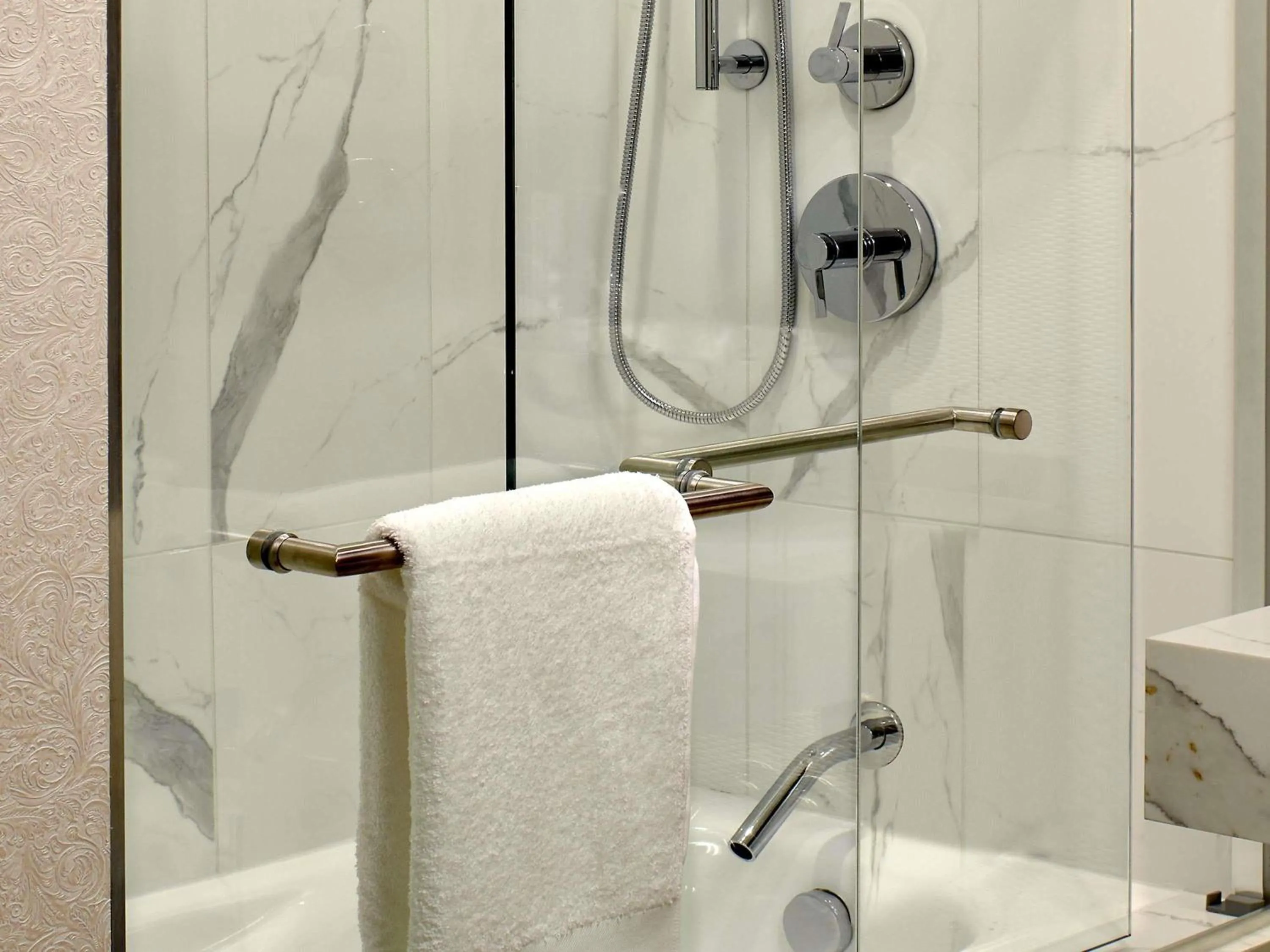 Bedroom in Mondrian Los Angeles