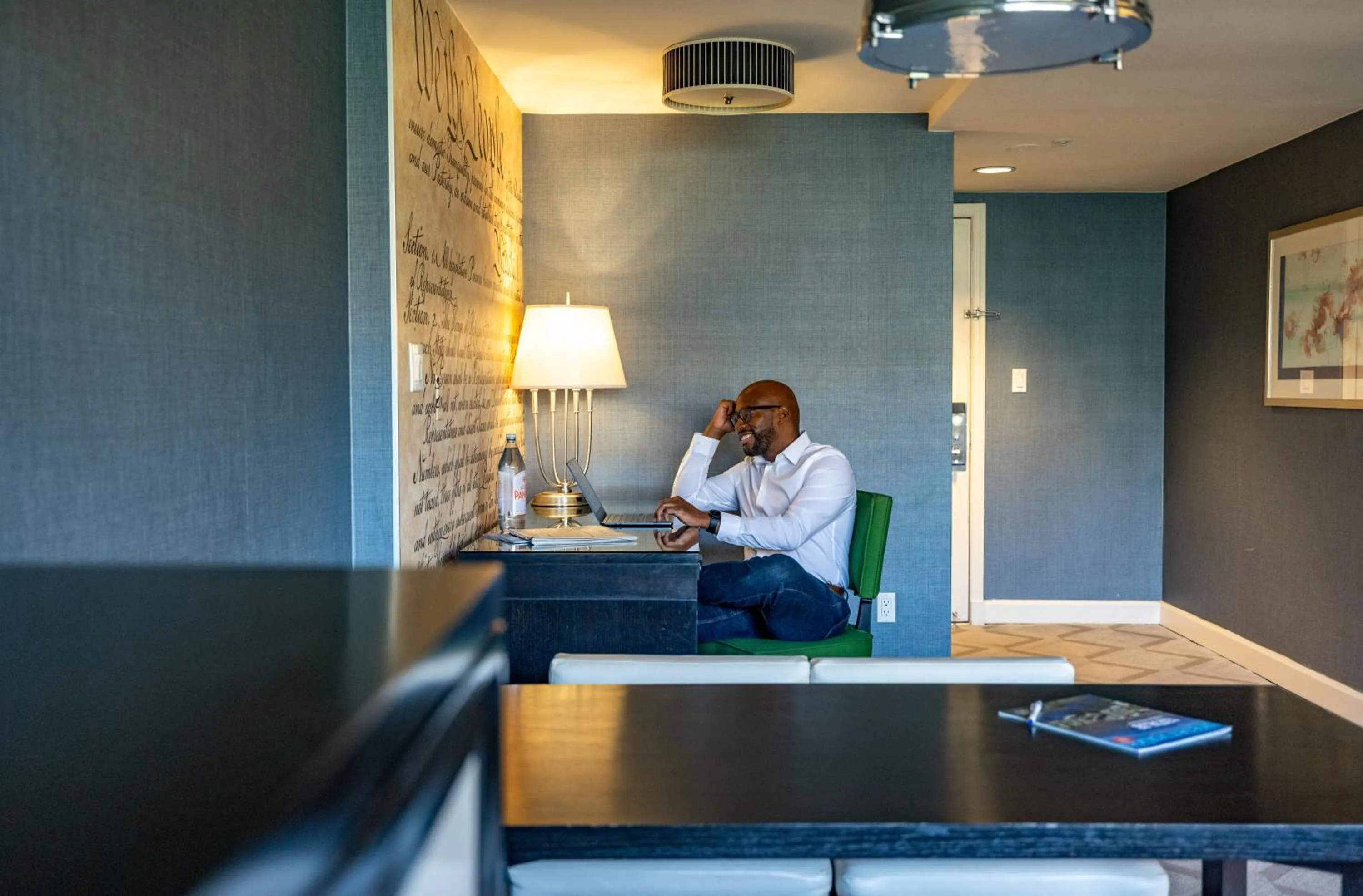 Seating area in Melrose Georgetown Hotel