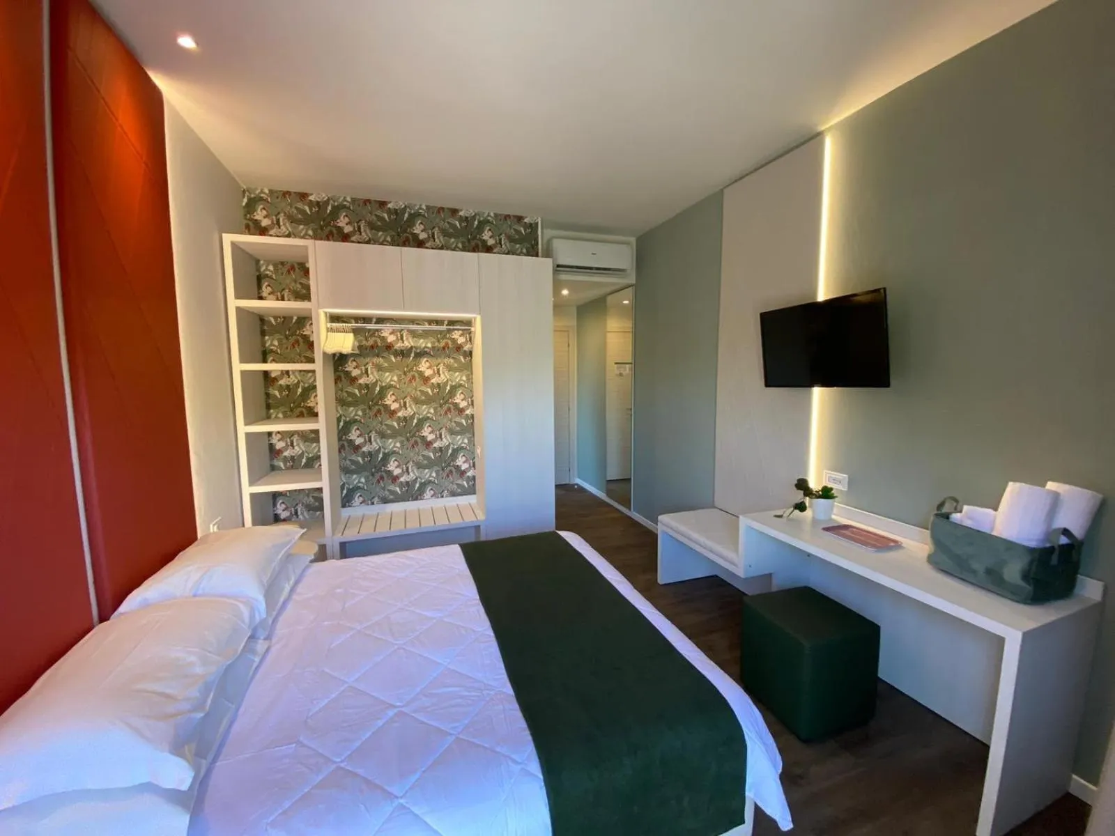 Bed in Hotel Loretta & Dependance