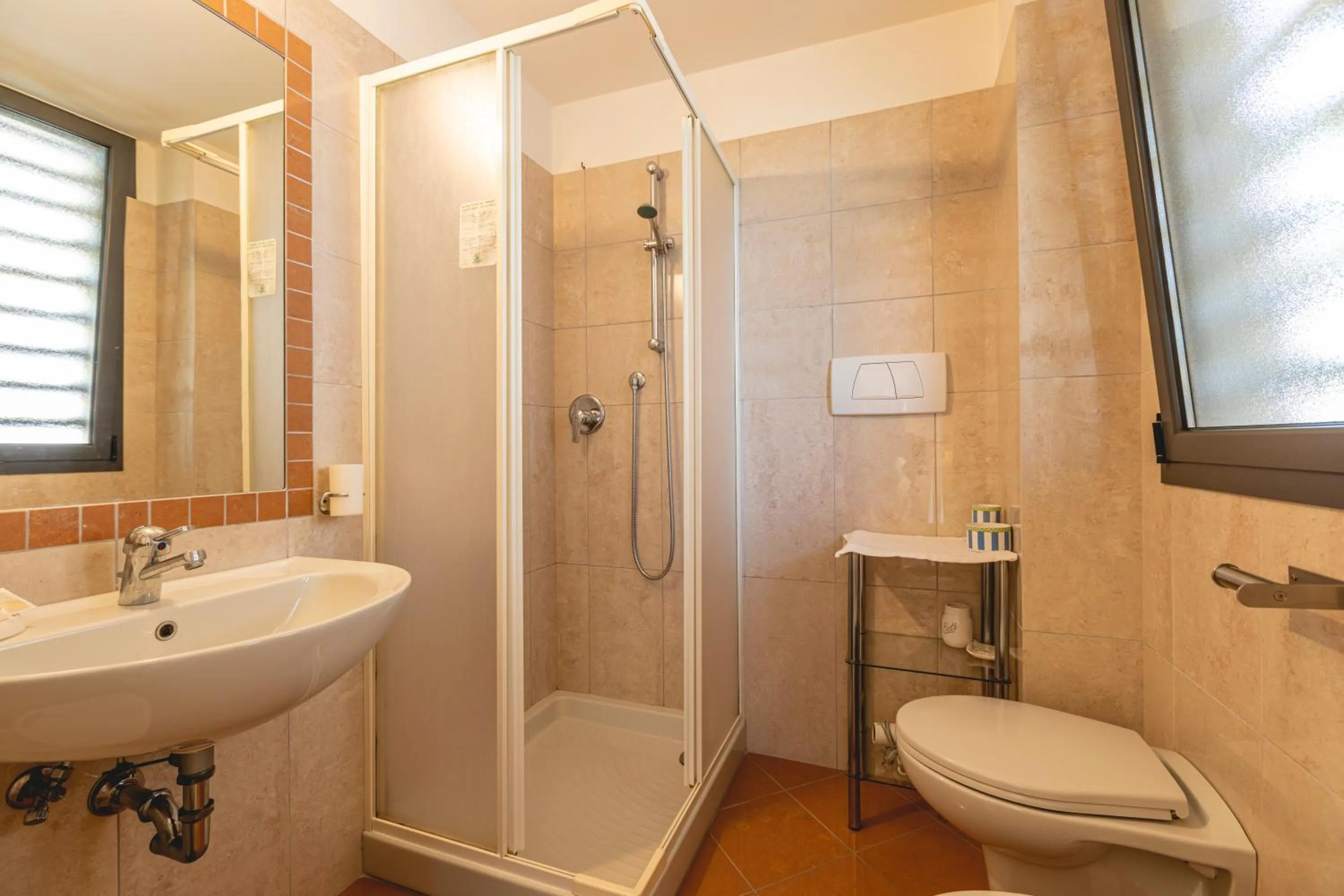 Shower in Hotel Loretta & Dependance