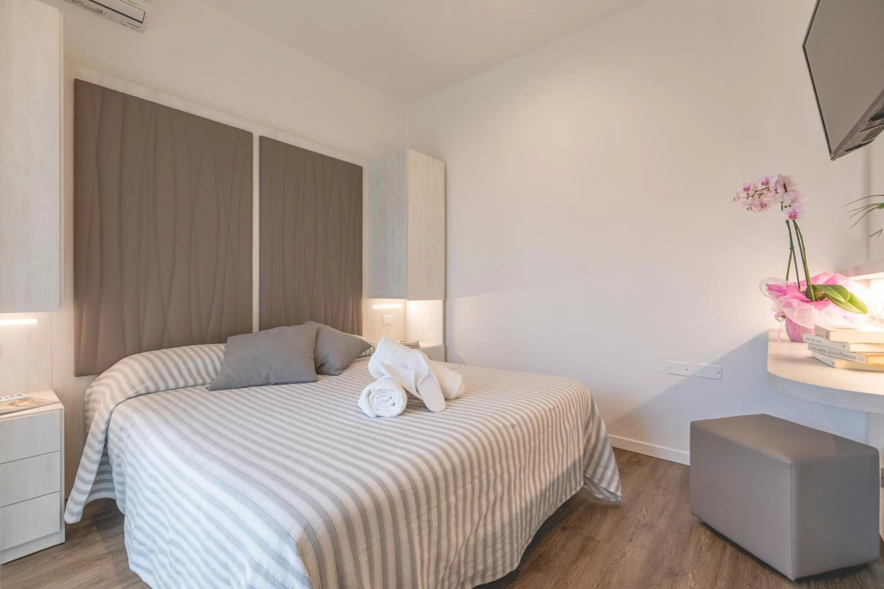 Bed in Hotel Loretta & Dependance