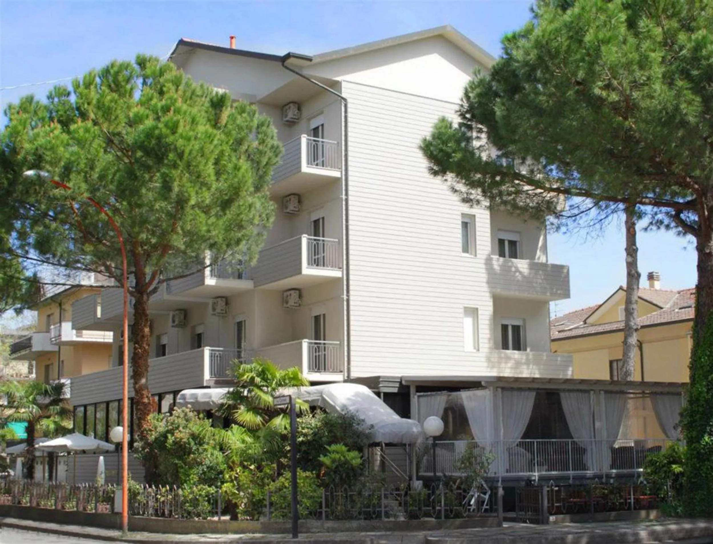 Facade/entrance in Hotel Loretta & Dependance