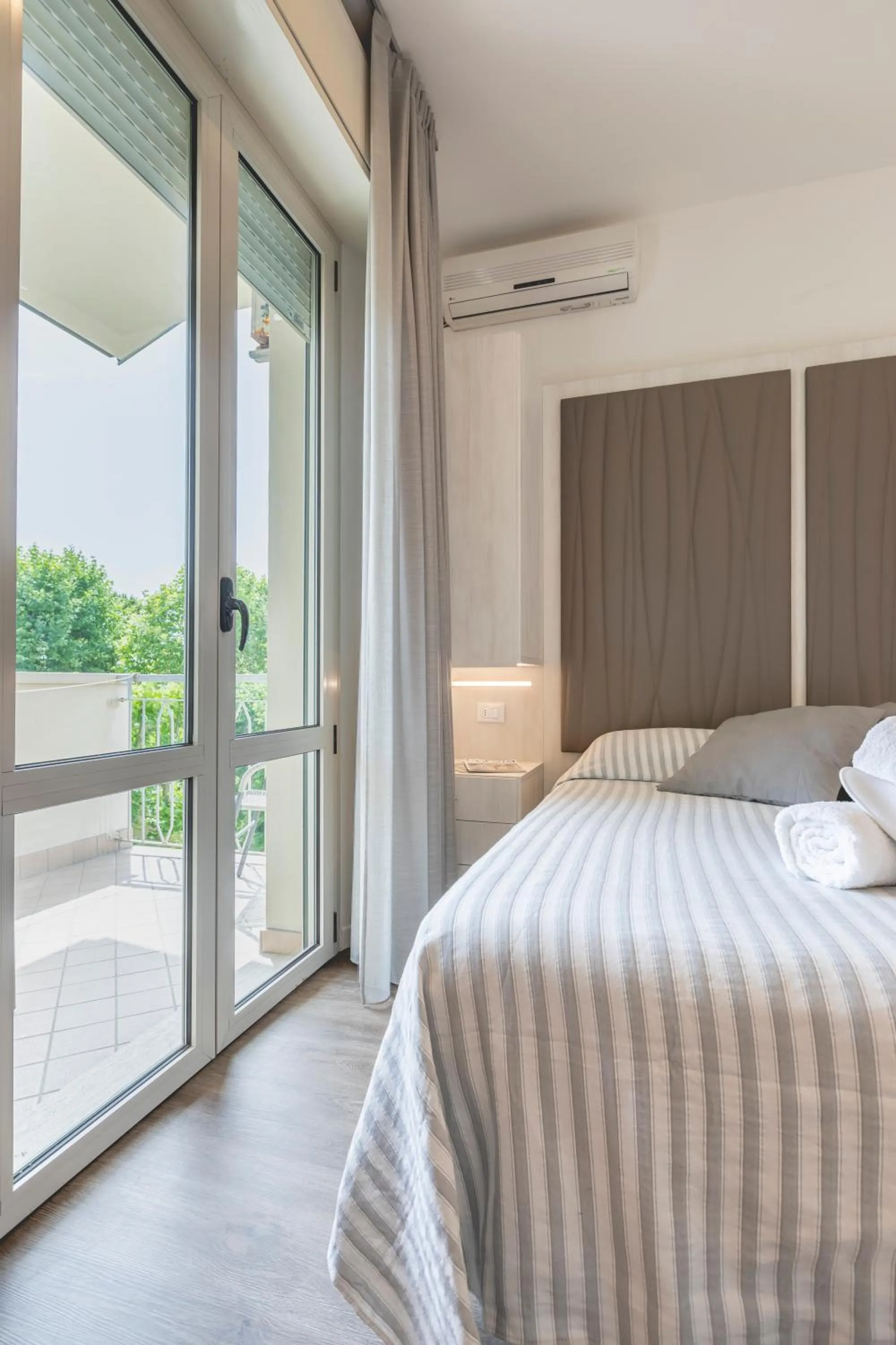 Bedroom, Bed in Hotel Loretta & Dependance