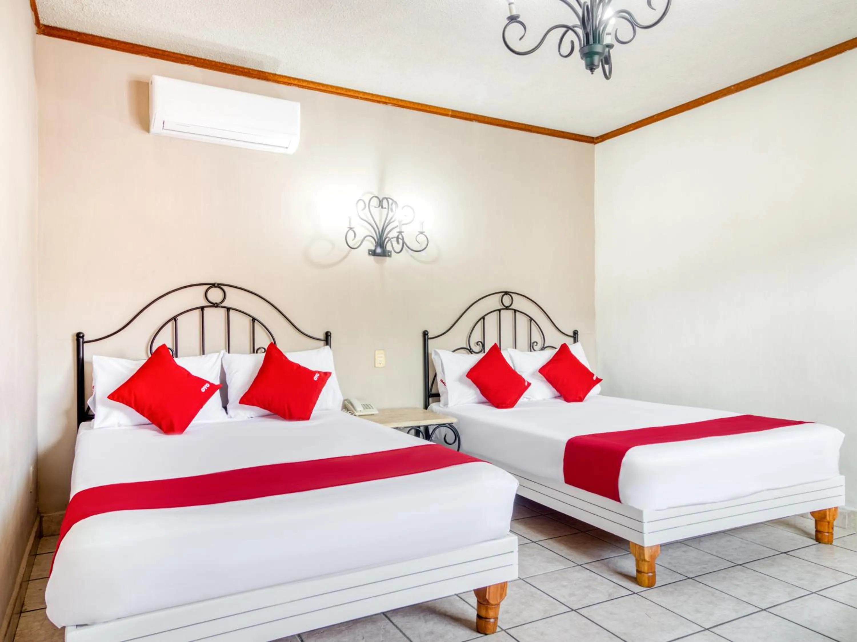 Photo of the whole room, Bed in Capital O Hotel La Siesta, Gomez Palacio