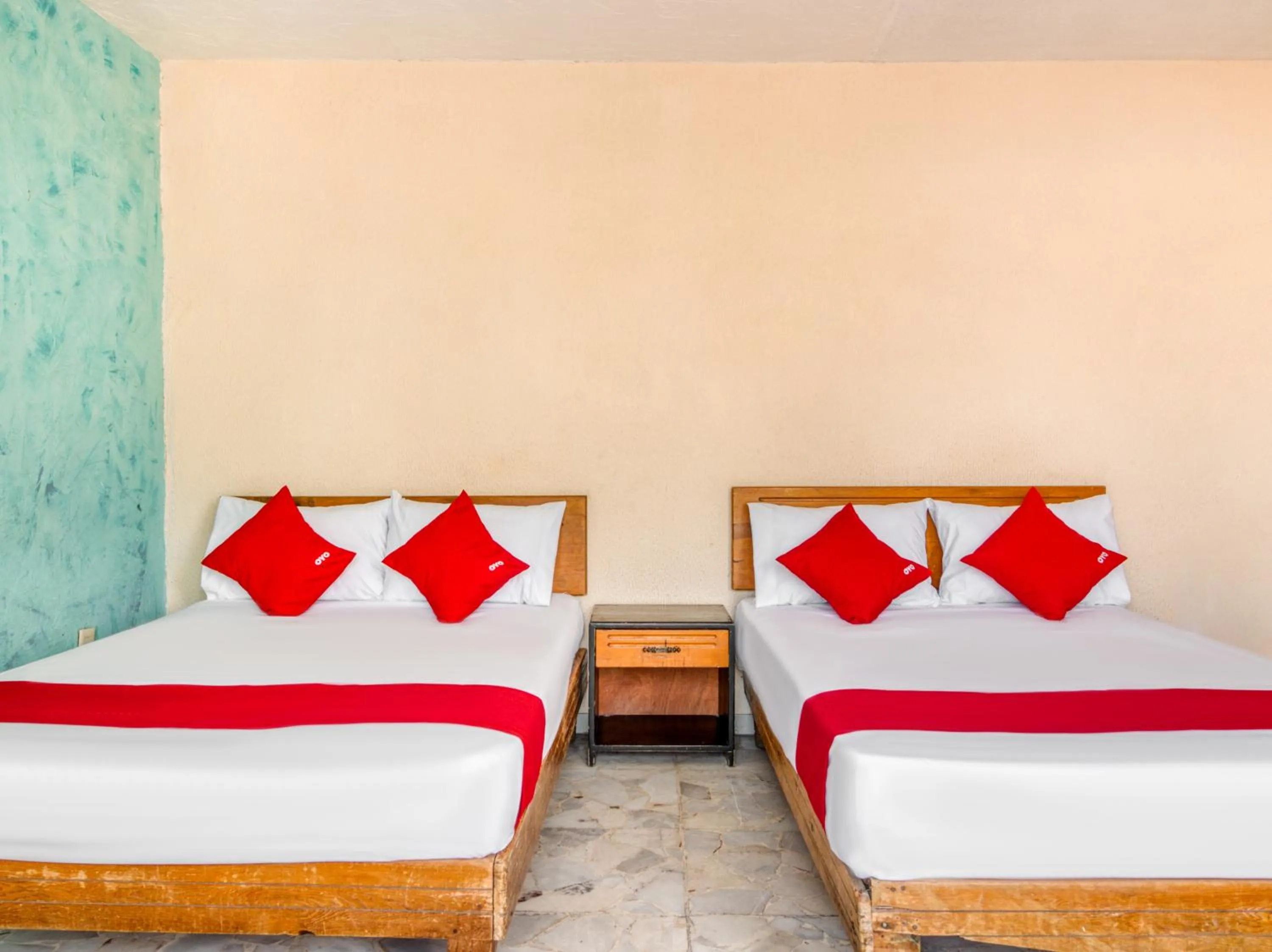 Bedroom, Bed in Capital O Hotel La Siesta, Gomez Palacio