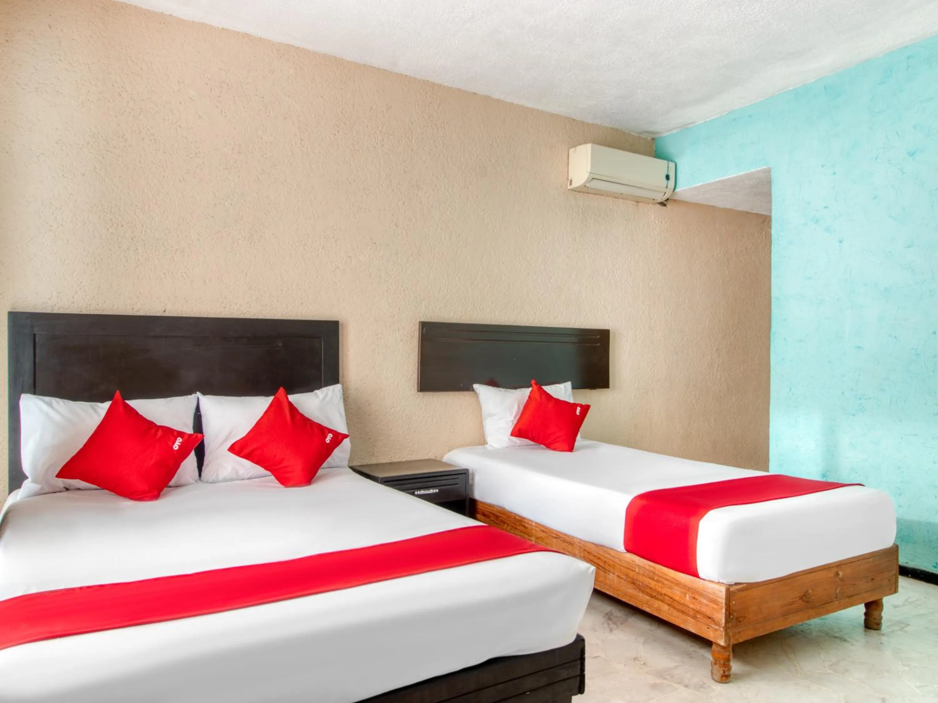 Photo of the whole room, Bed in Capital O Hotel La Siesta, Gomez Palacio