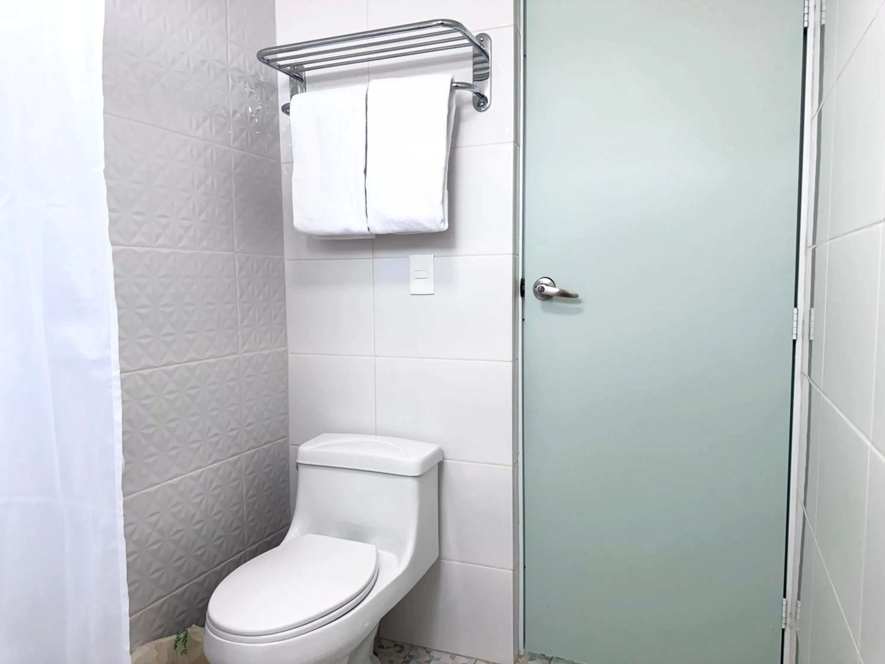 Shower in Hotel La Siesta, Gomez Palacio