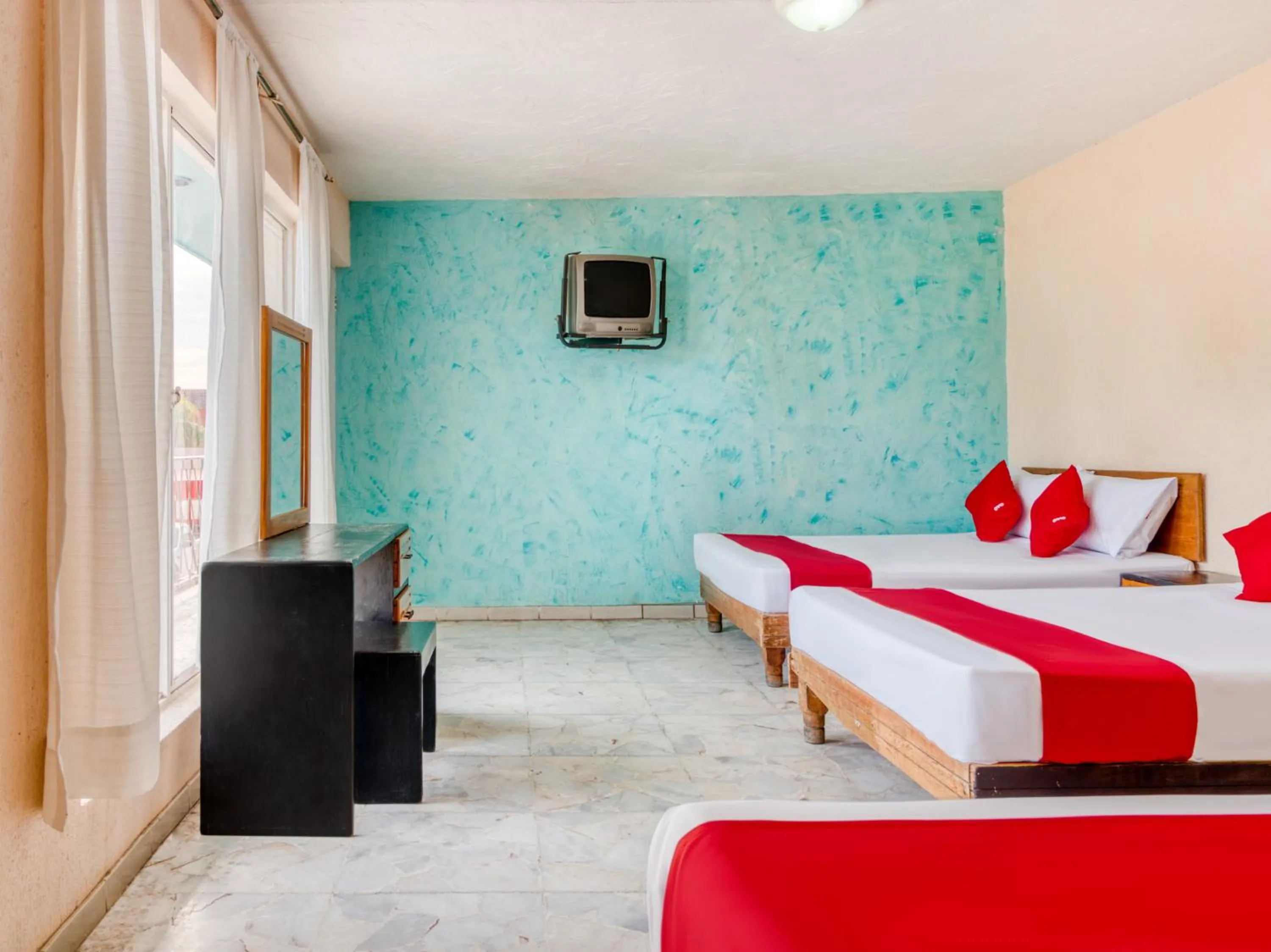 Bedroom, Bed in Capital O Hotel La Siesta, Gomez Palacio