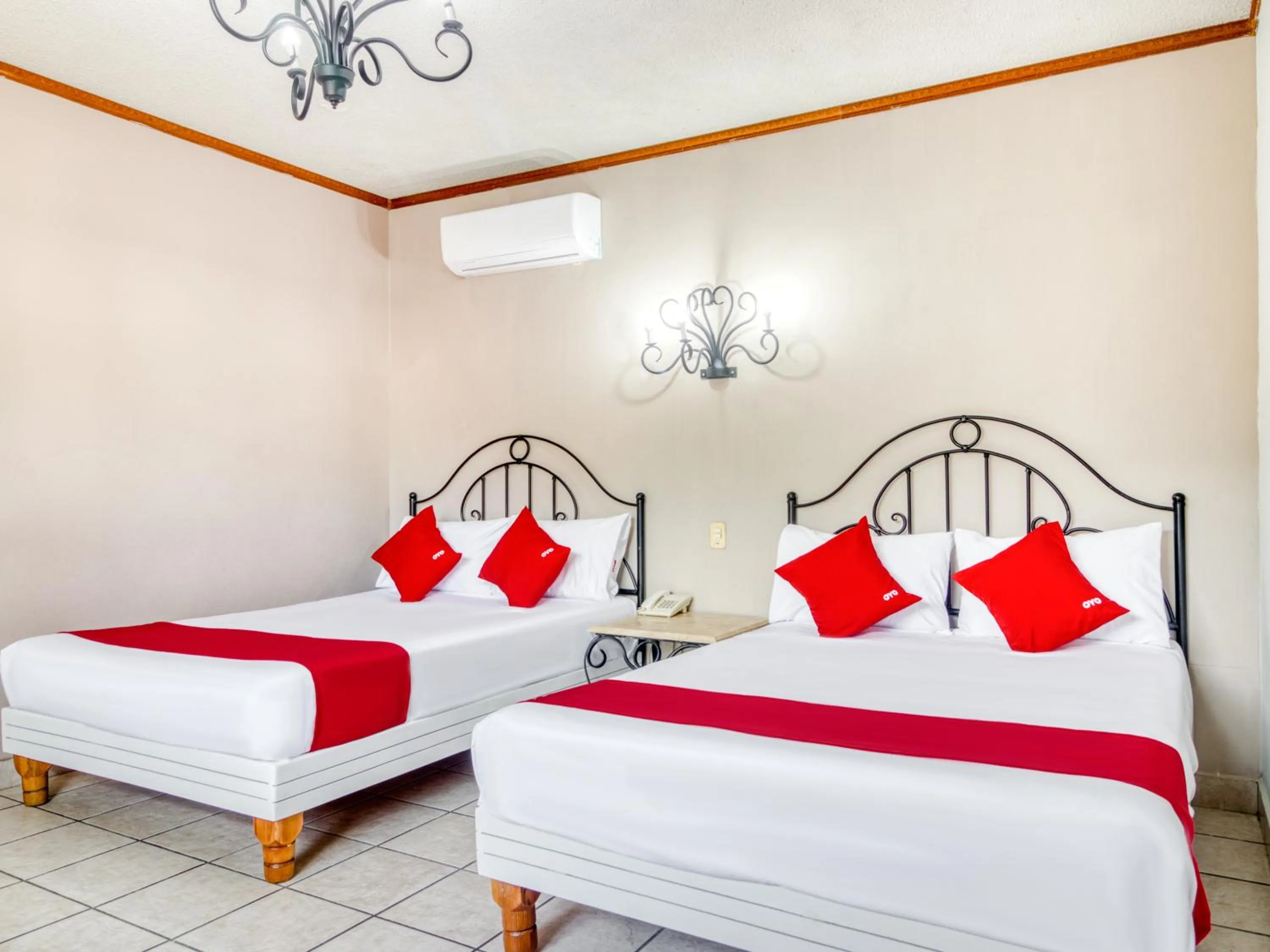 Photo of the whole room, Bed in Capital O Hotel La Siesta, Gomez Palacio