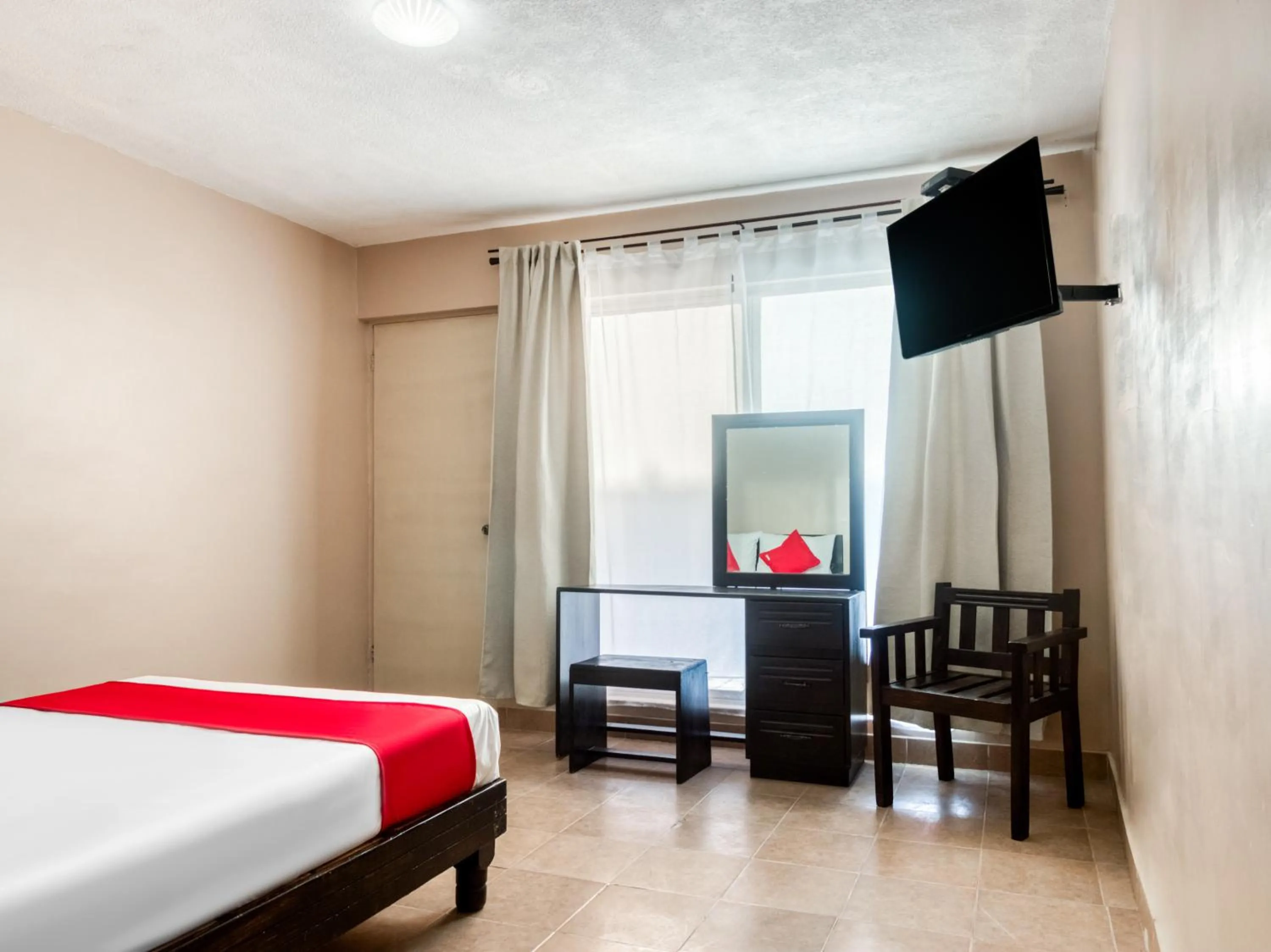 Photo of the whole room, Bed in Capital O Hotel La Siesta, Gomez Palacio