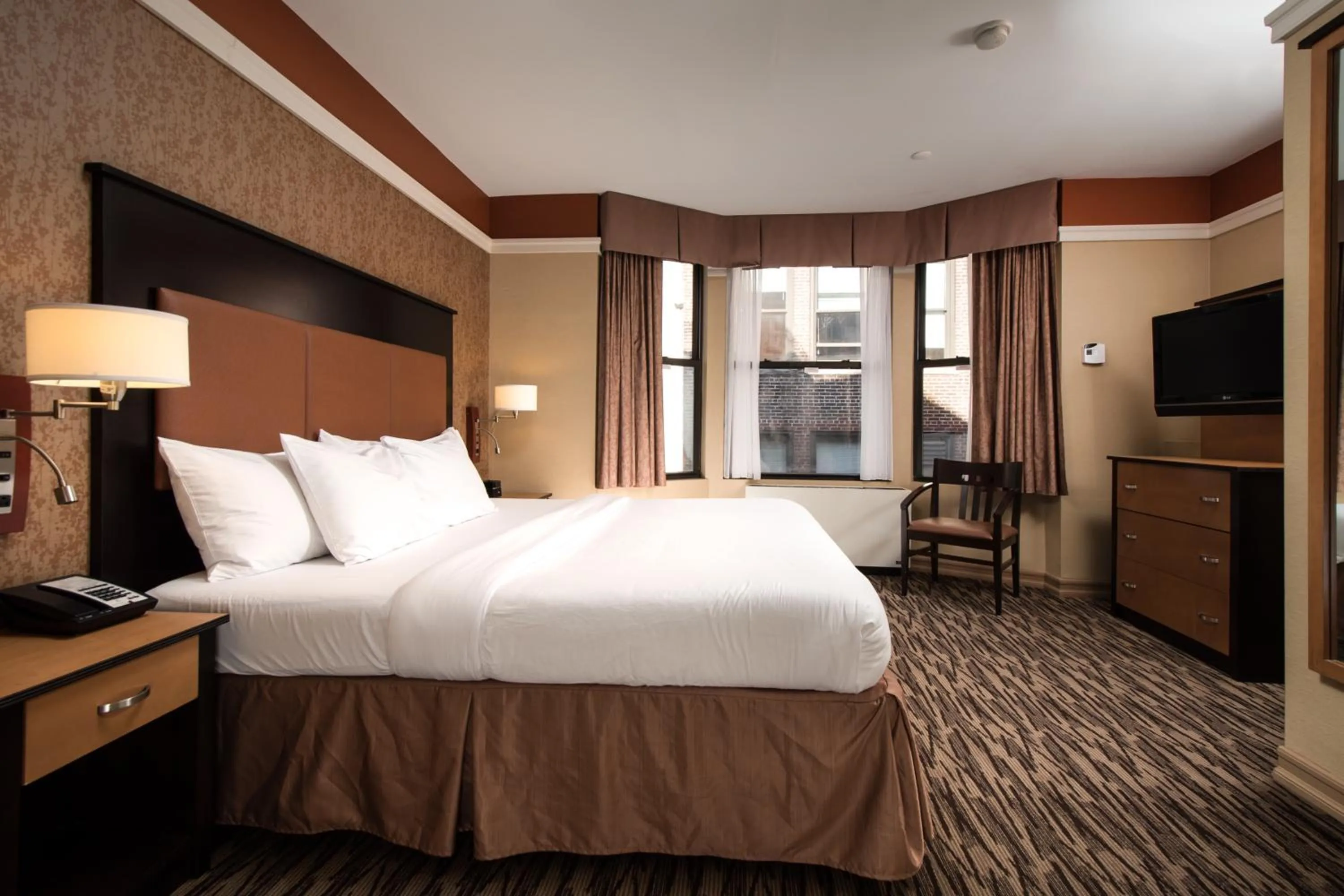 Photo of the whole room, Bed in The Hotel at Fifth Avenue