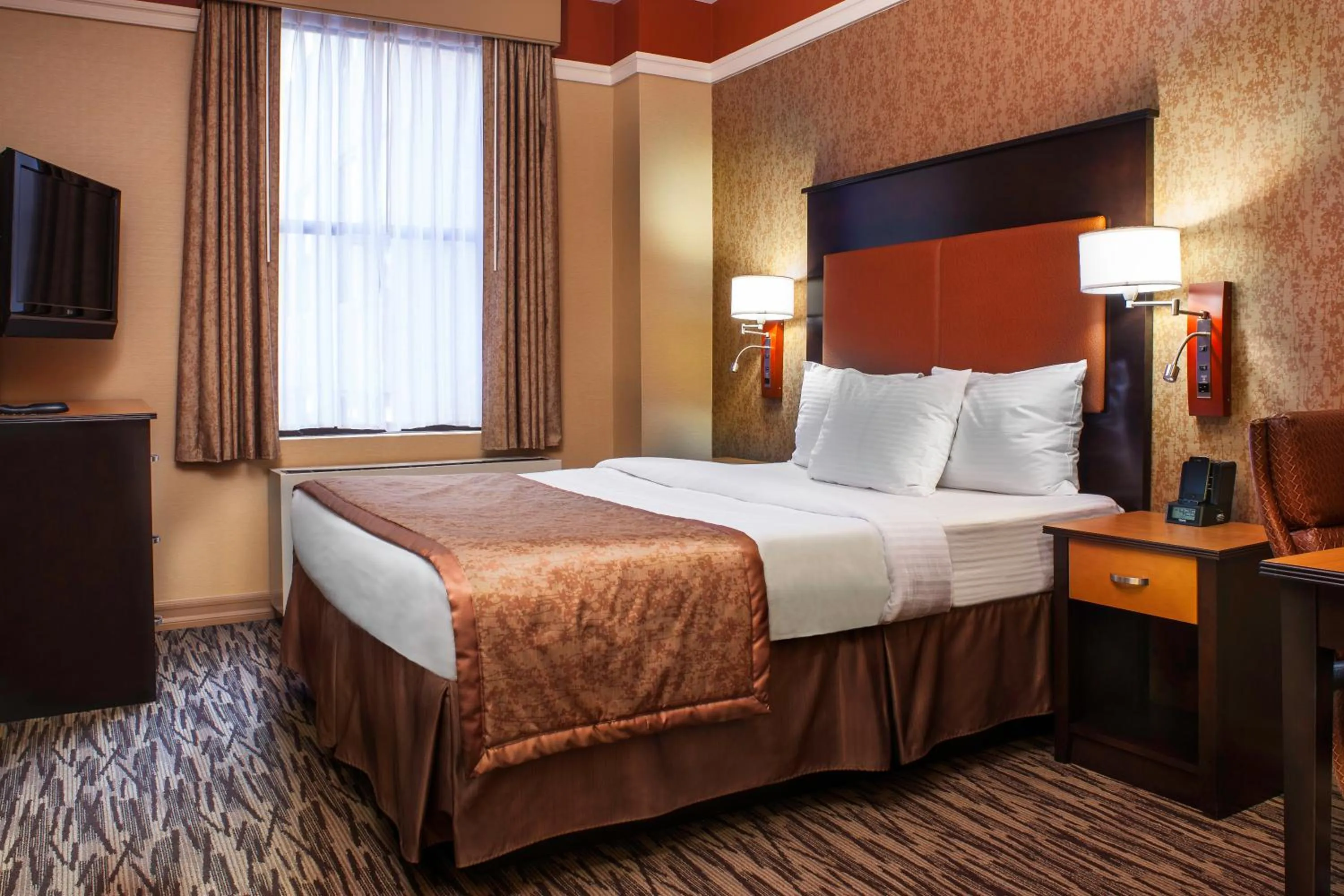 Bed in The Hotel at Fifth Avenue