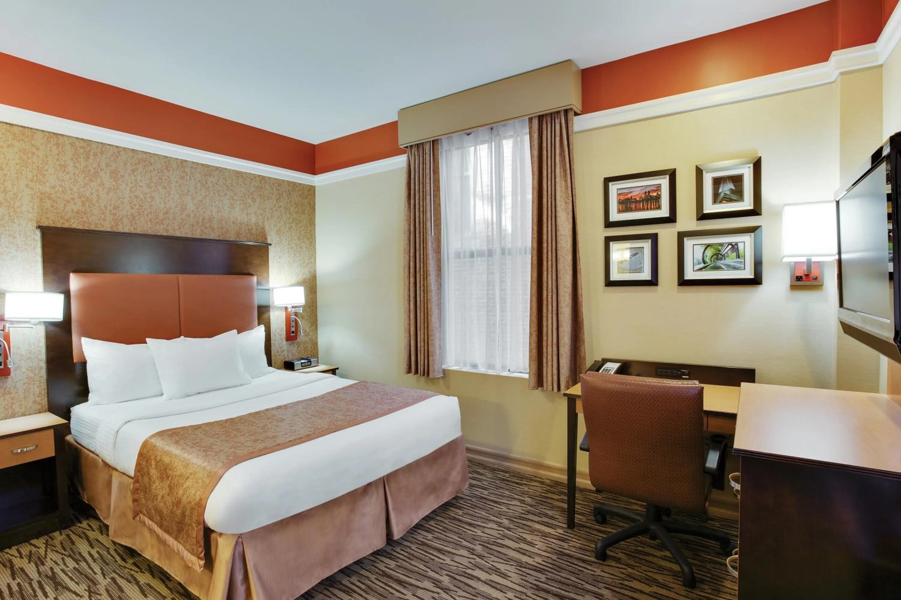 Bed in The Hotel at Fifth Avenue