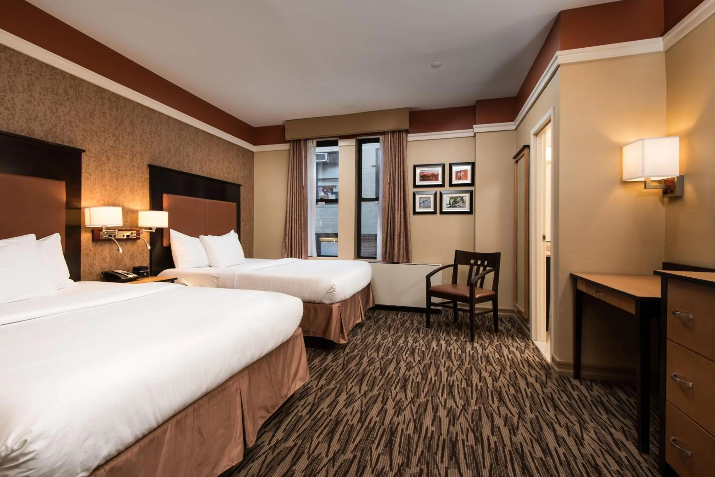 Photo of the whole room, Bed in The Hotel at Fifth Avenue