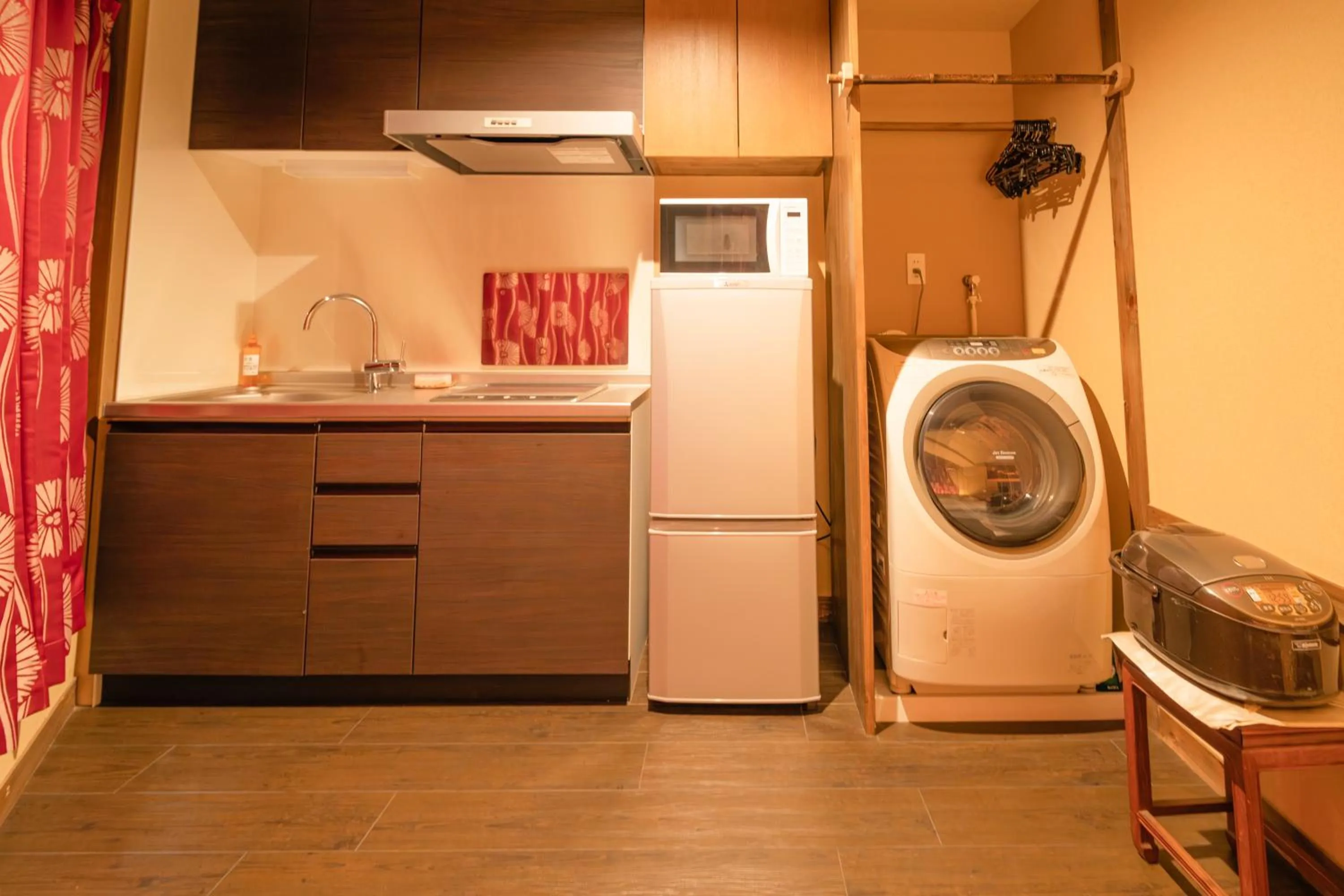 Kitchen or kitchenette in 都電屋 TodenHotel