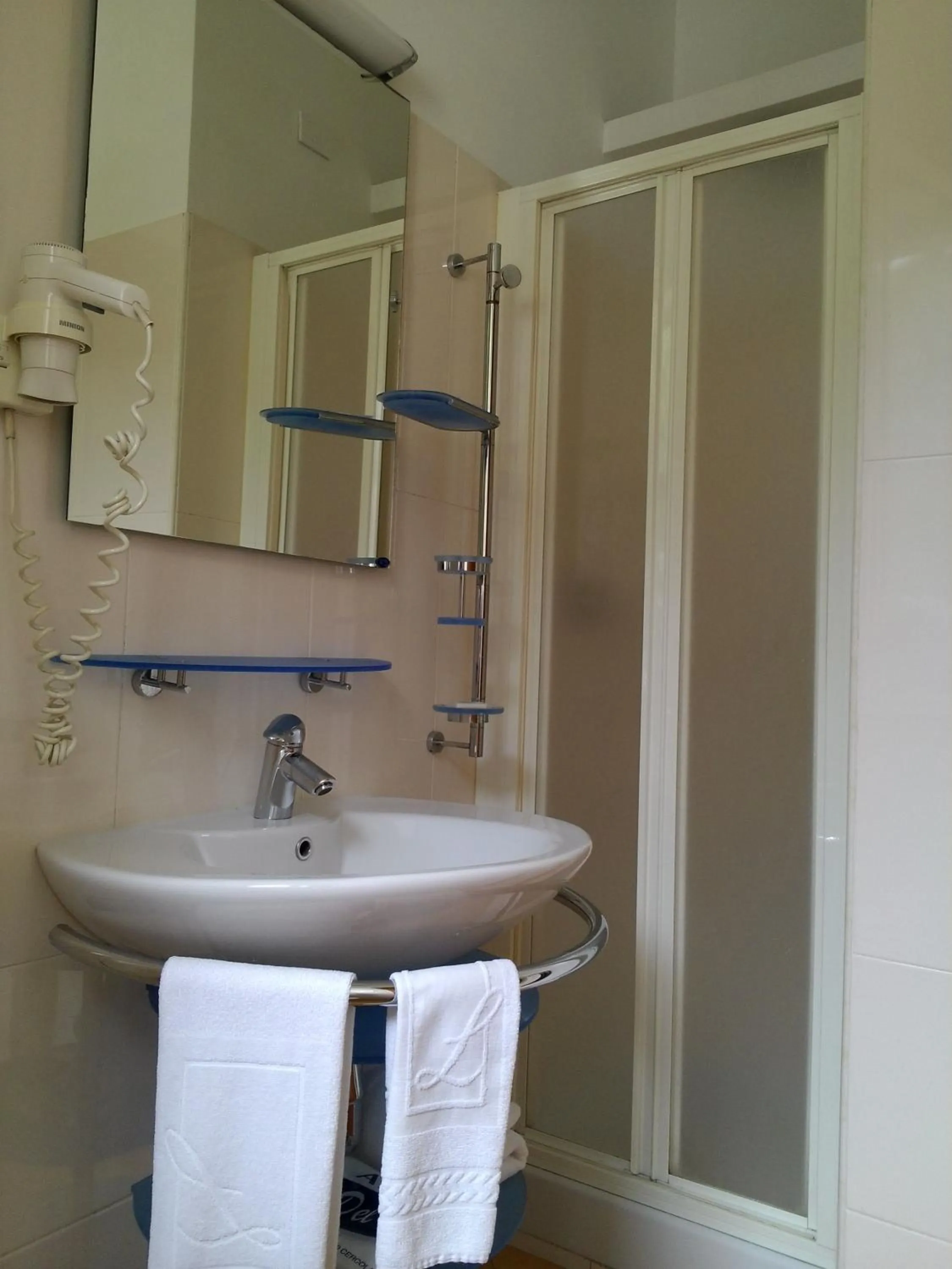 Shower in Albergo Del Pino