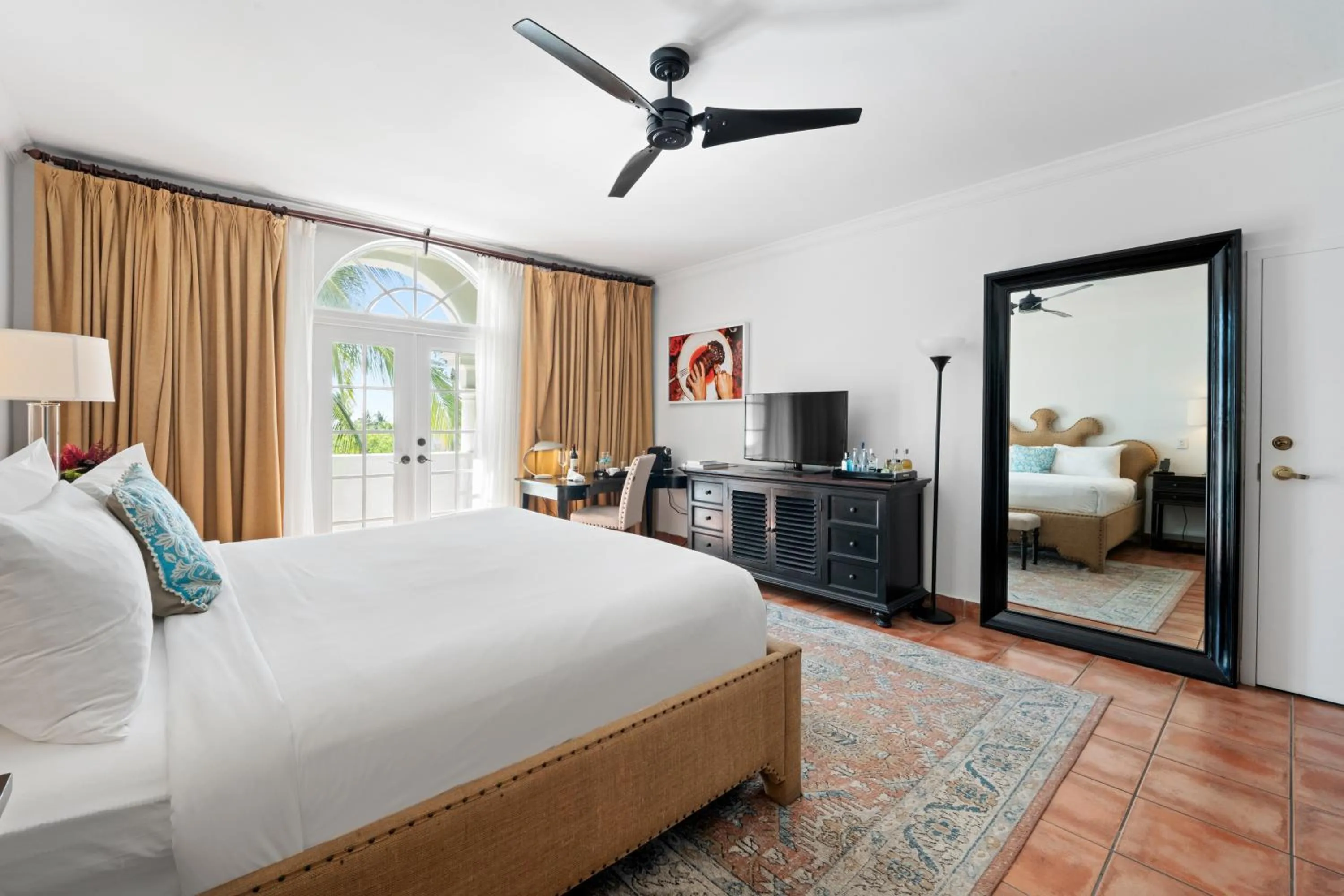 TV and multimedia, Bed in Casa Faena Miami Beach