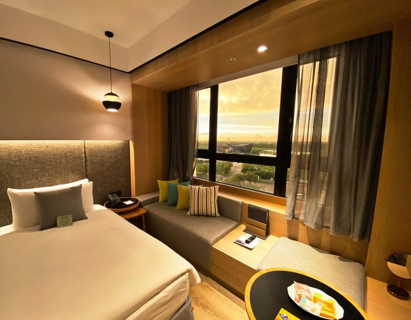 Landmark view, Bed in Evergreen Palace Hotel Chiayi