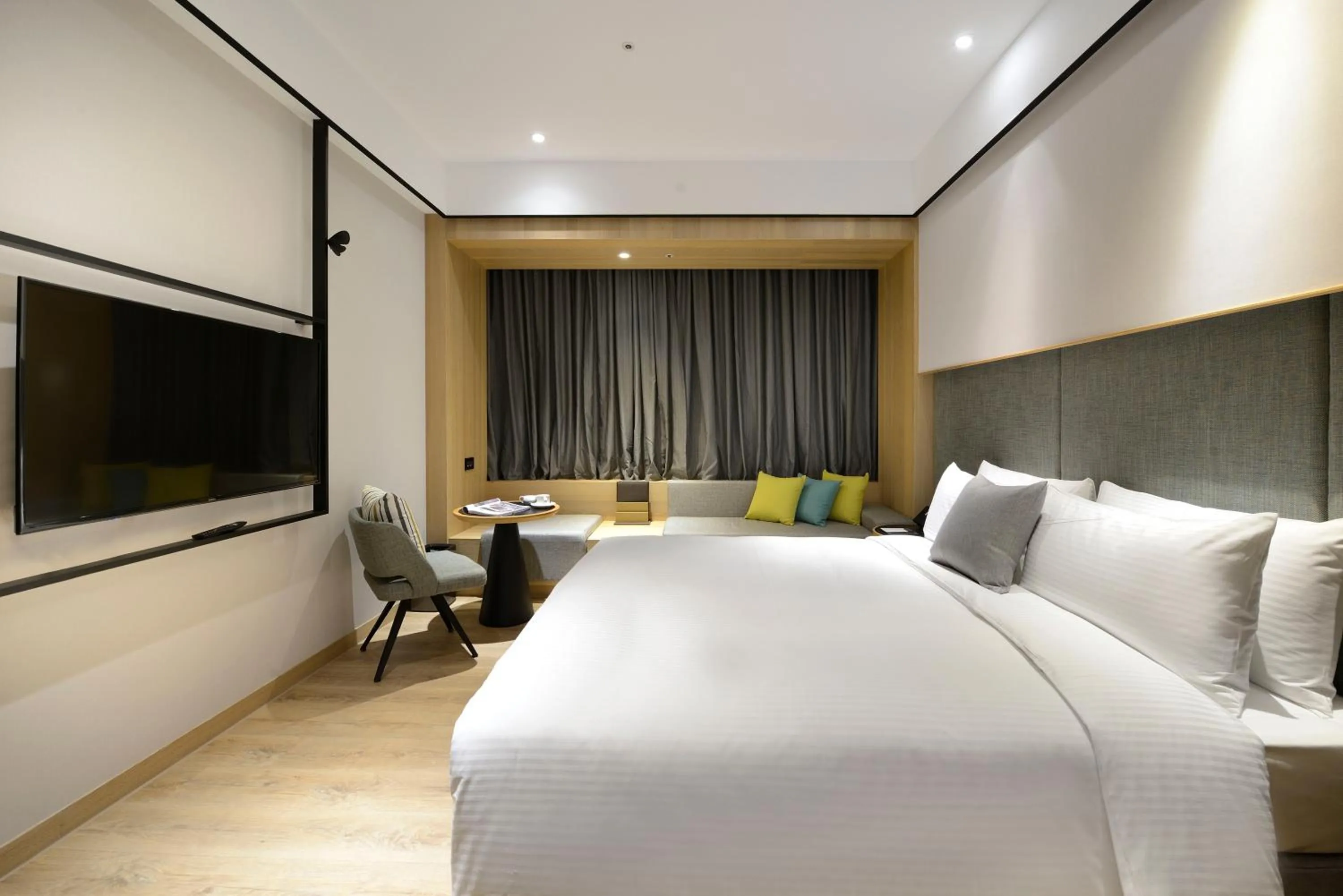 Photo of the whole room, Bed in Evergreen Palace Hotel Chiayi