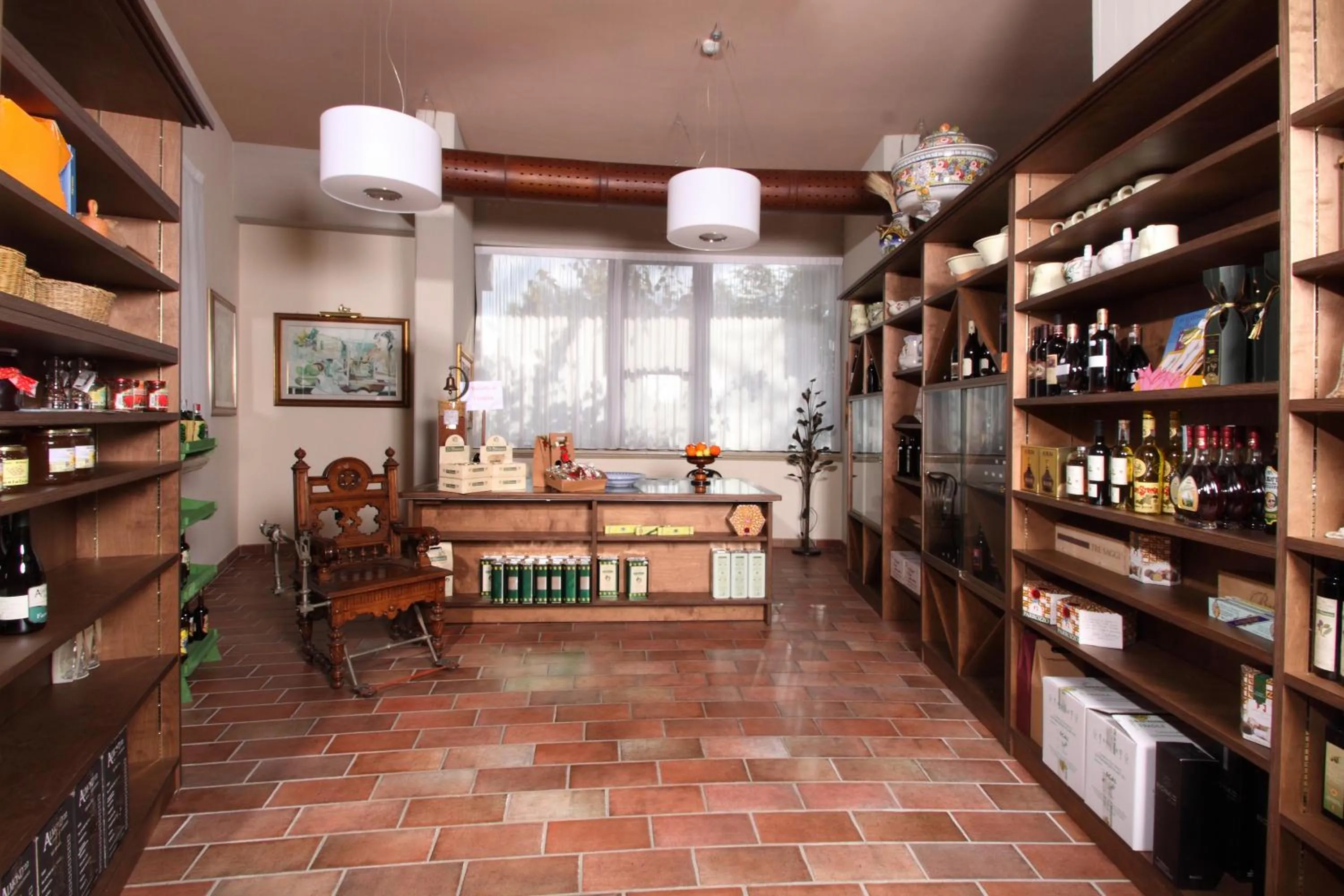 On-site shops in Hotel Ristorante La Bilancia