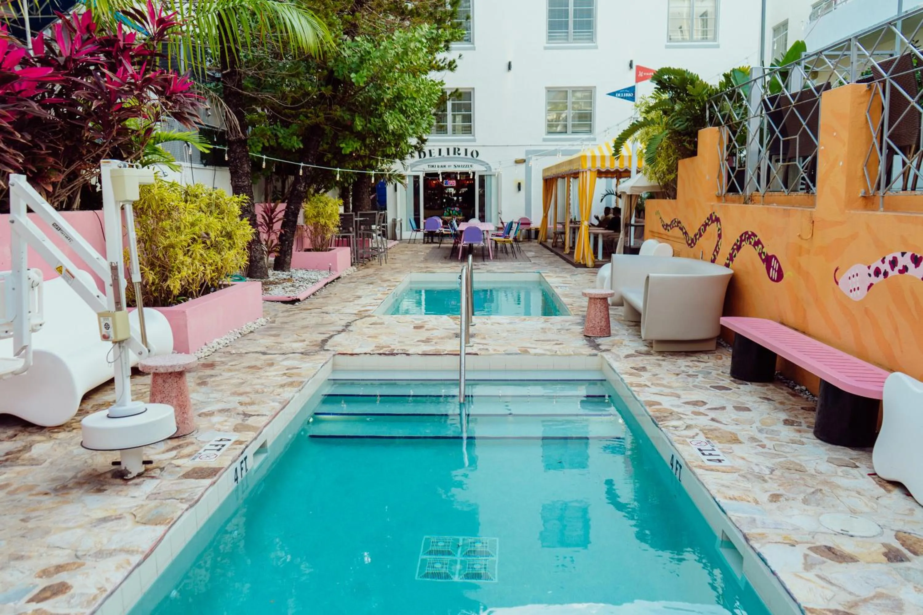 Property building in Viajero Miami