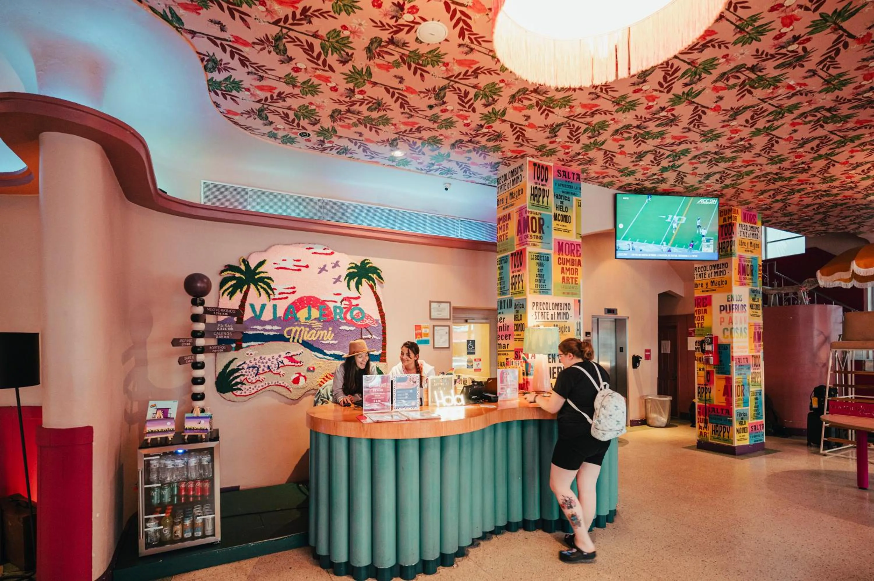 Communal lounge/ TV room in Viajero Miami