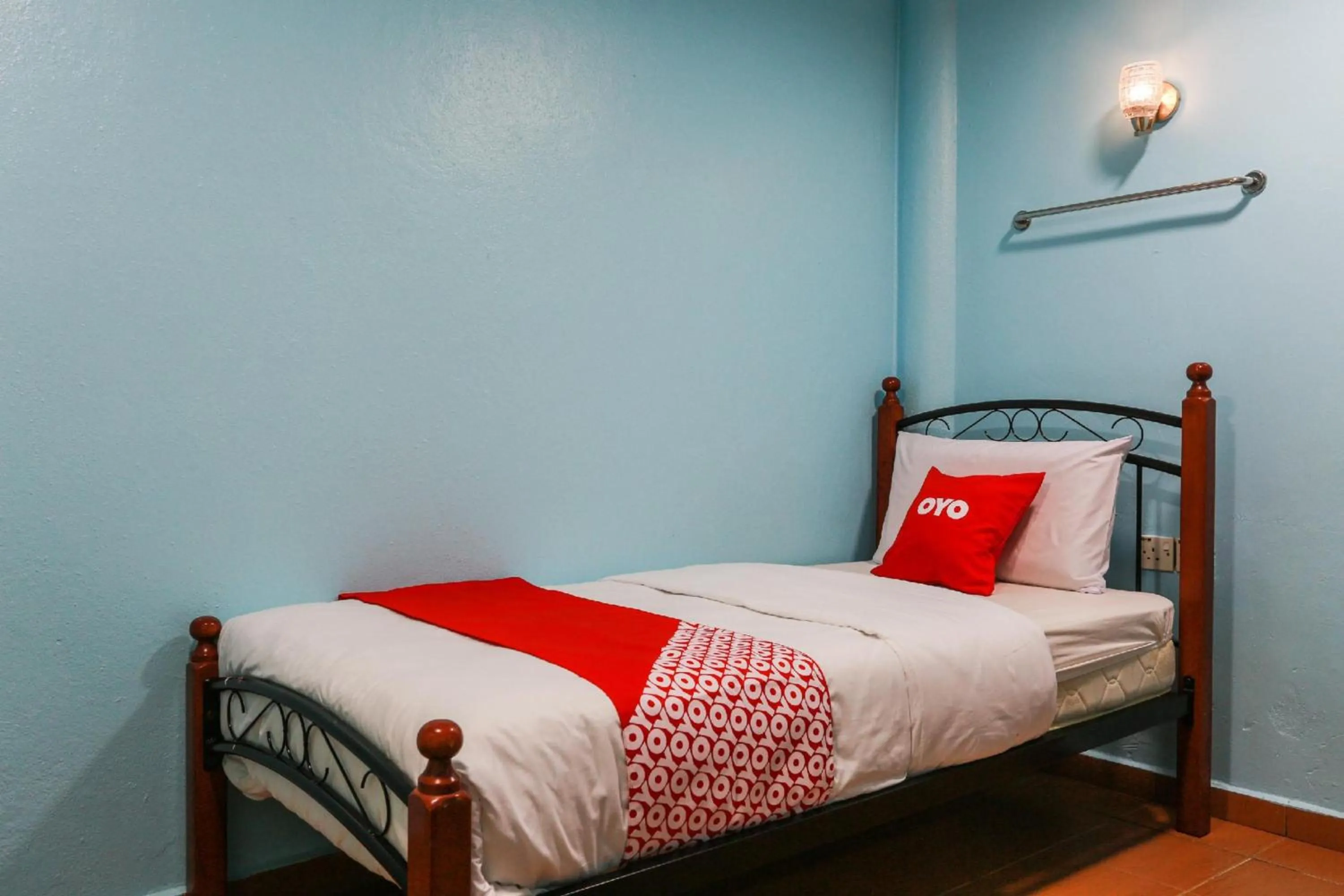 Bedroom, Bed in OYO 44094 Bangi Lanai Hotel