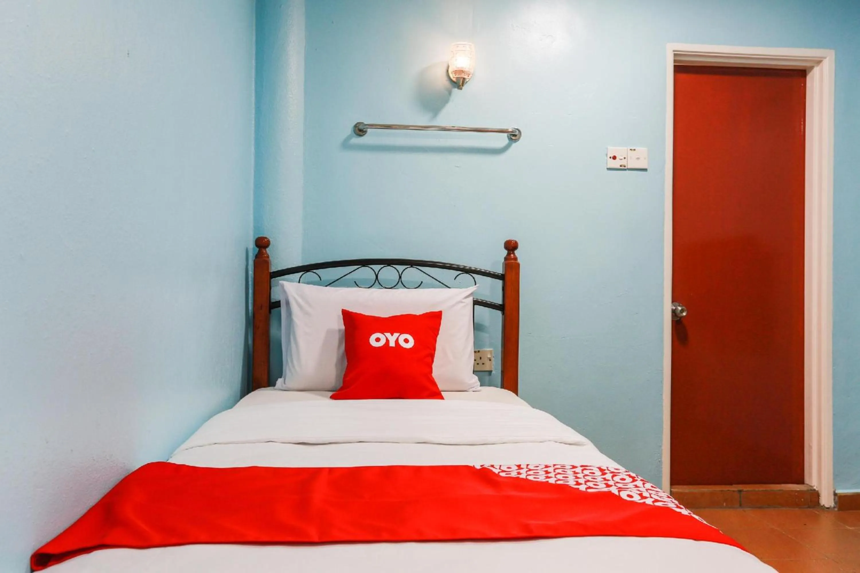 Bedroom, Bed in OYO 44094 Bangi Lanai Hotel