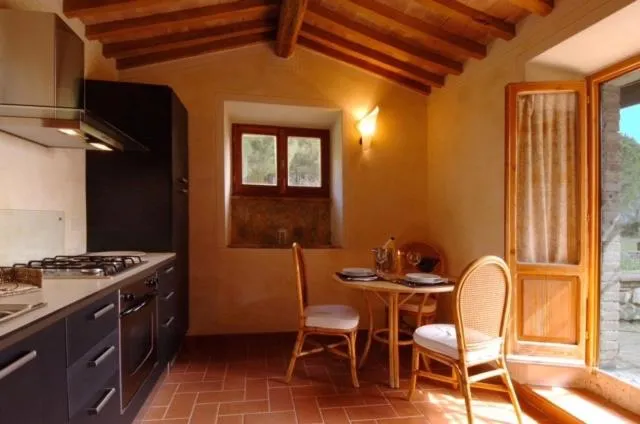 Kitchen or kitchenette in Country House Montecchio
