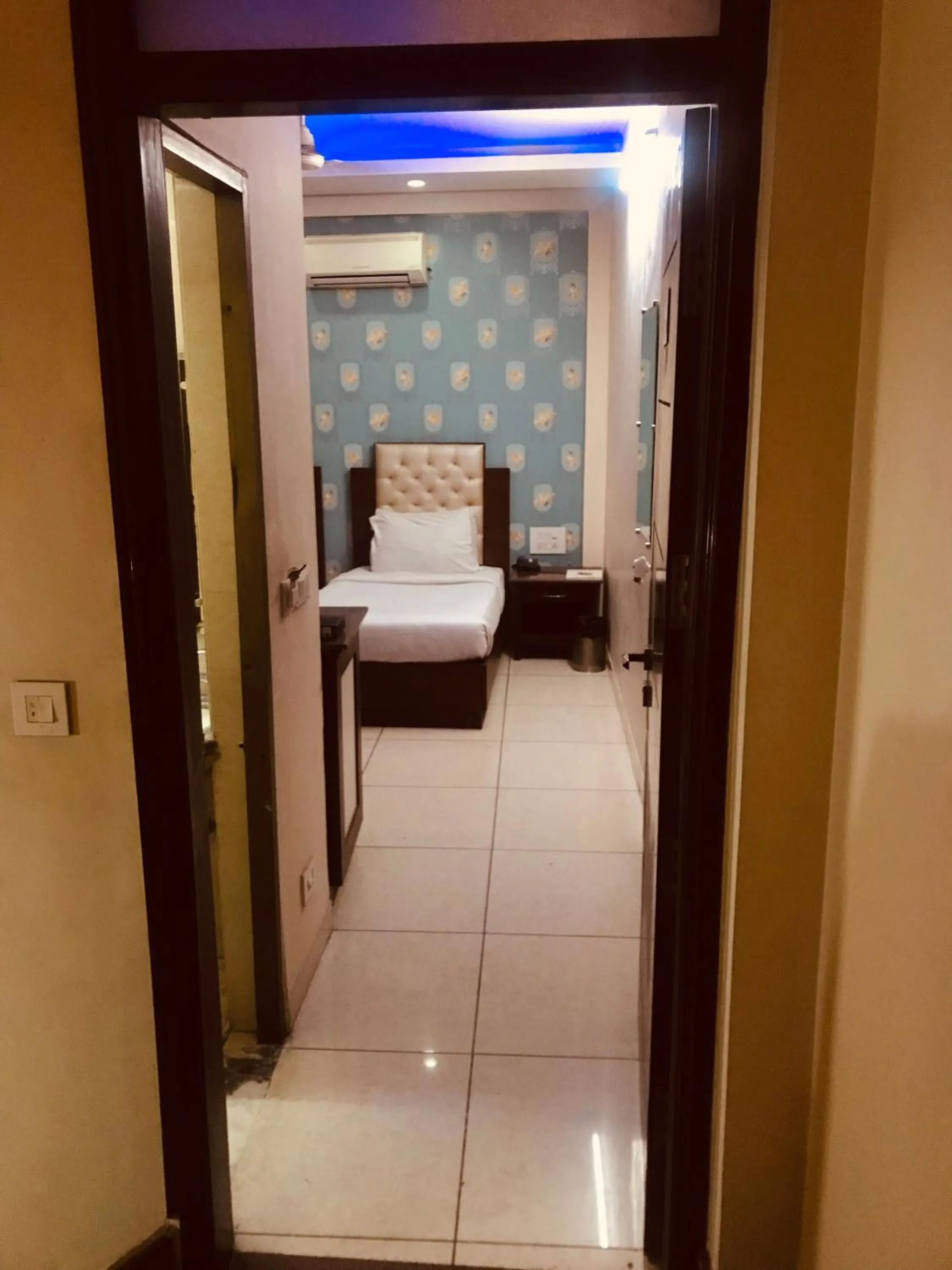 Photo of the whole room, Bed in Leela Residency